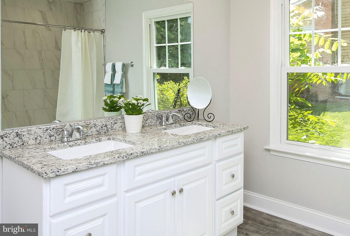 MANOR WOODS - Residential