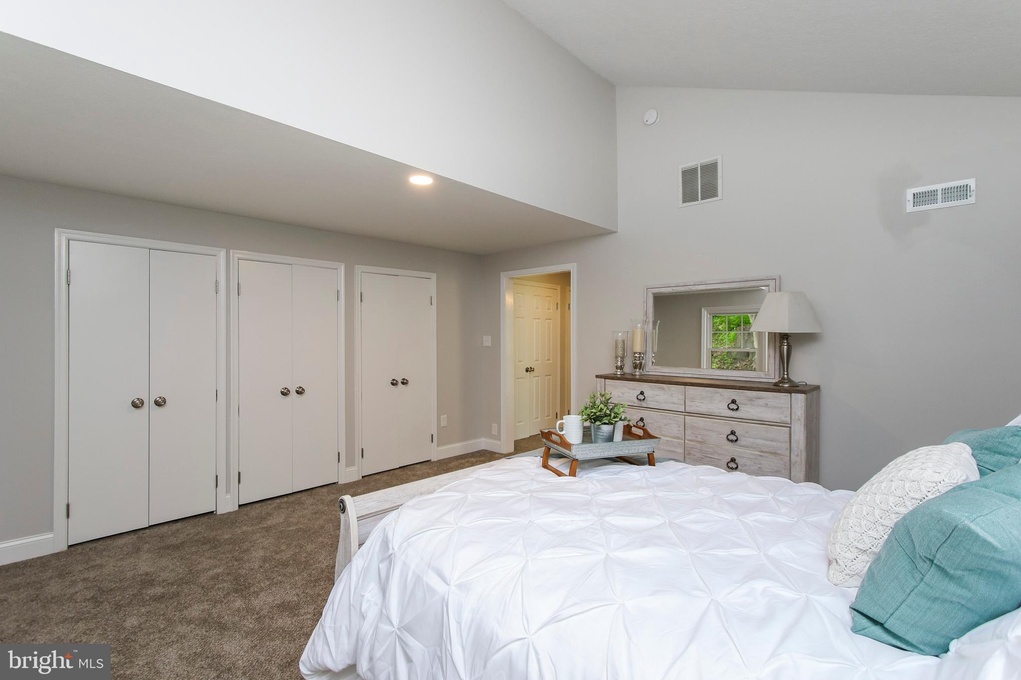 MANOR WOODS - Residential