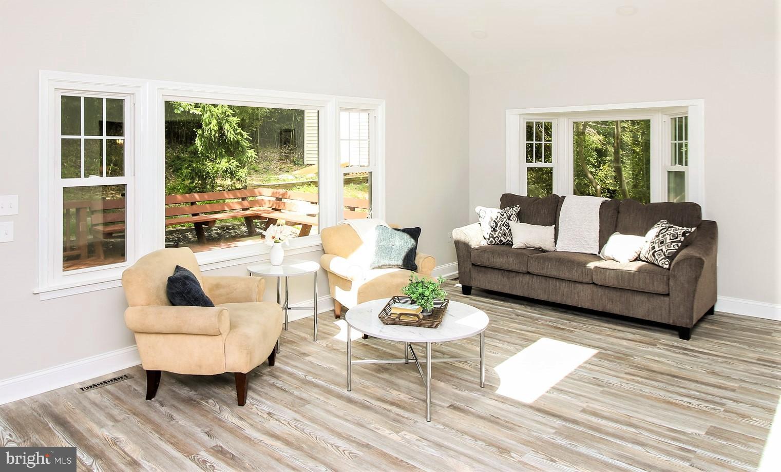 MANOR WOODS - Residential