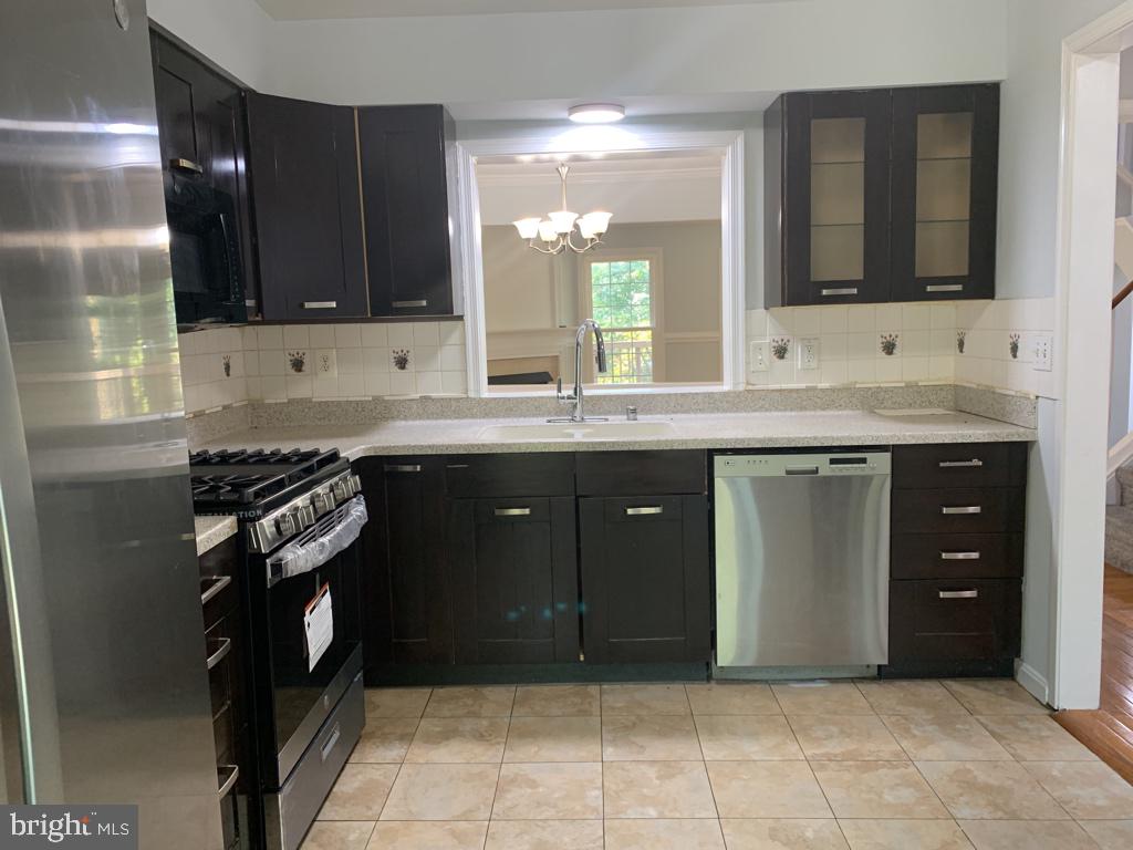 PARADISE - Residential Lease