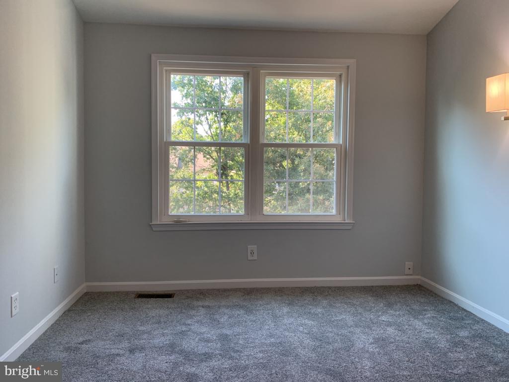 PARADISE - Residential Lease