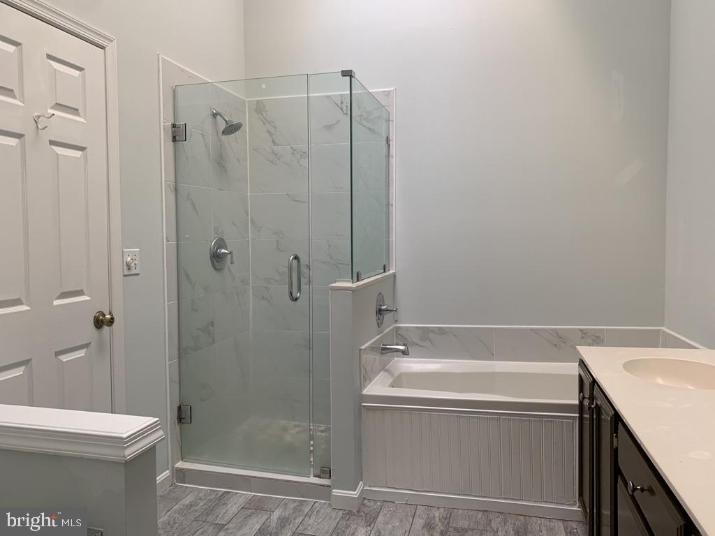 PARADISE - Residential Lease