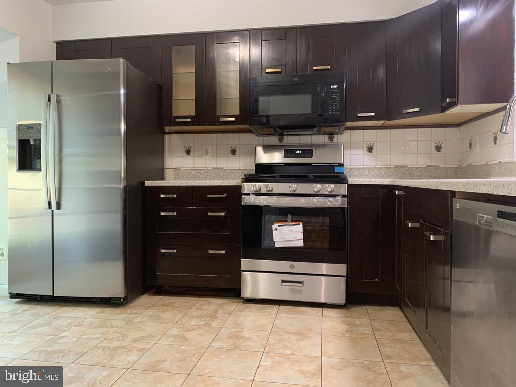 PARADISE - Residential Lease