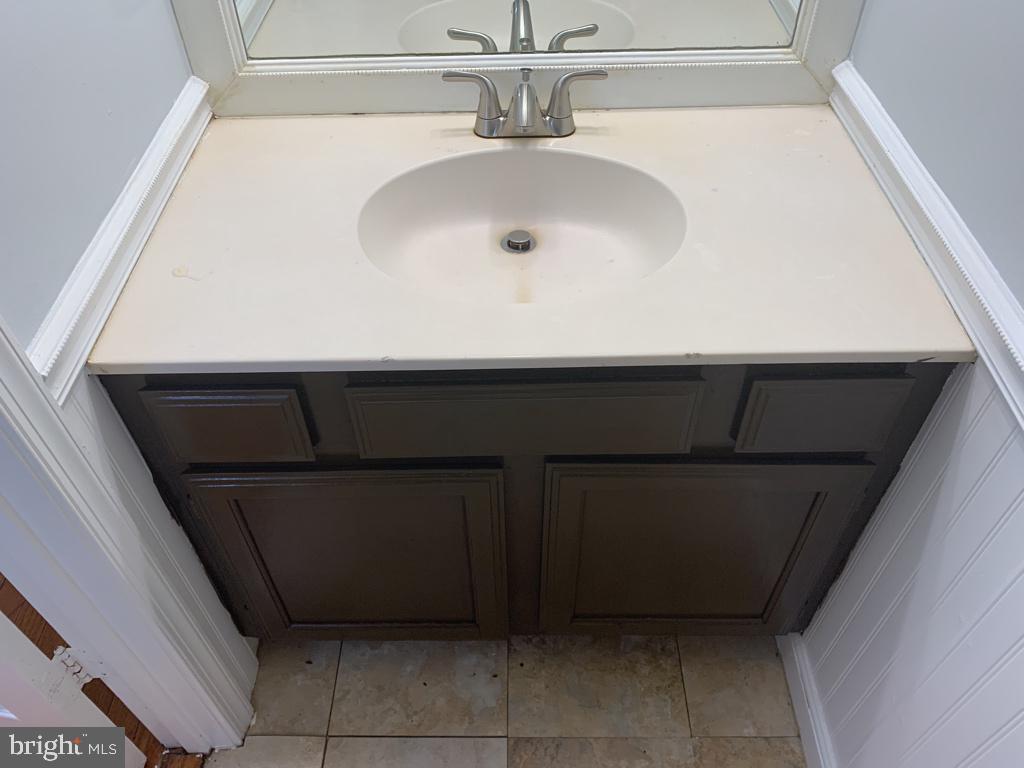 PARADISE - Residential Lease