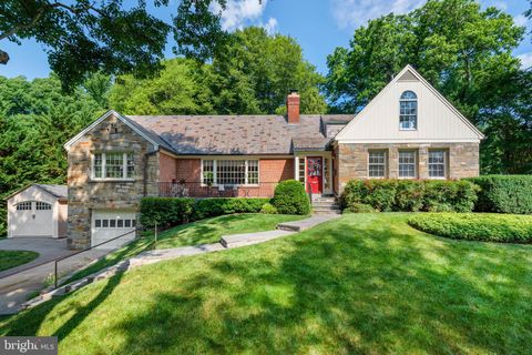 Photo of 9530 E STANHOPE RD, KENSINGTON, MD 20895 (MLS # MDMC2095894)