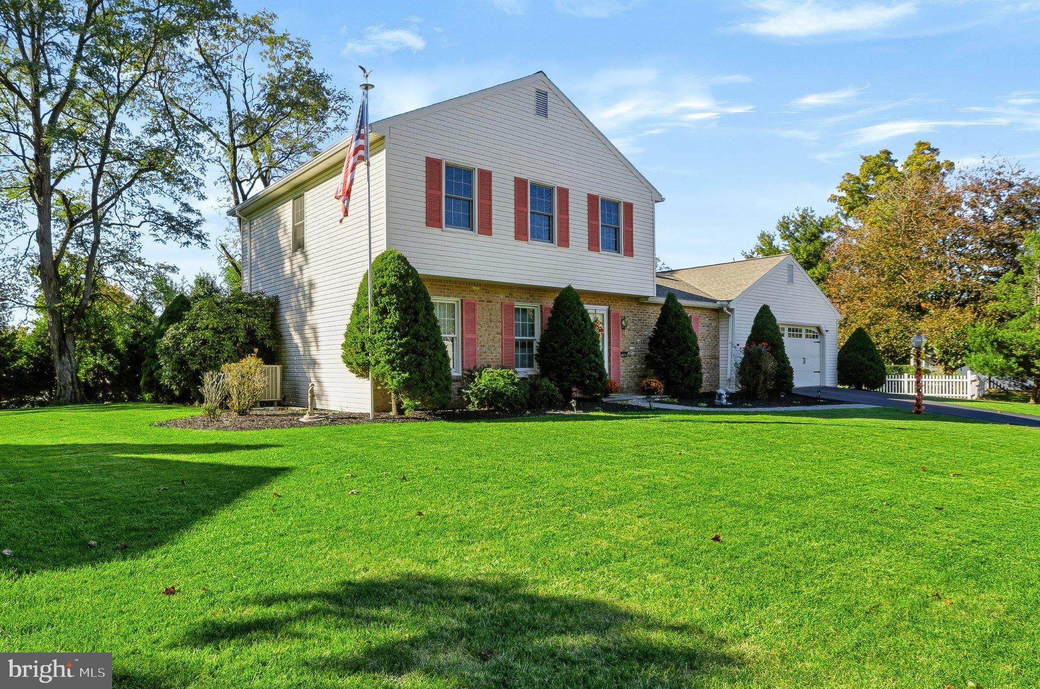 2282 FOREST HILLS DRIVE