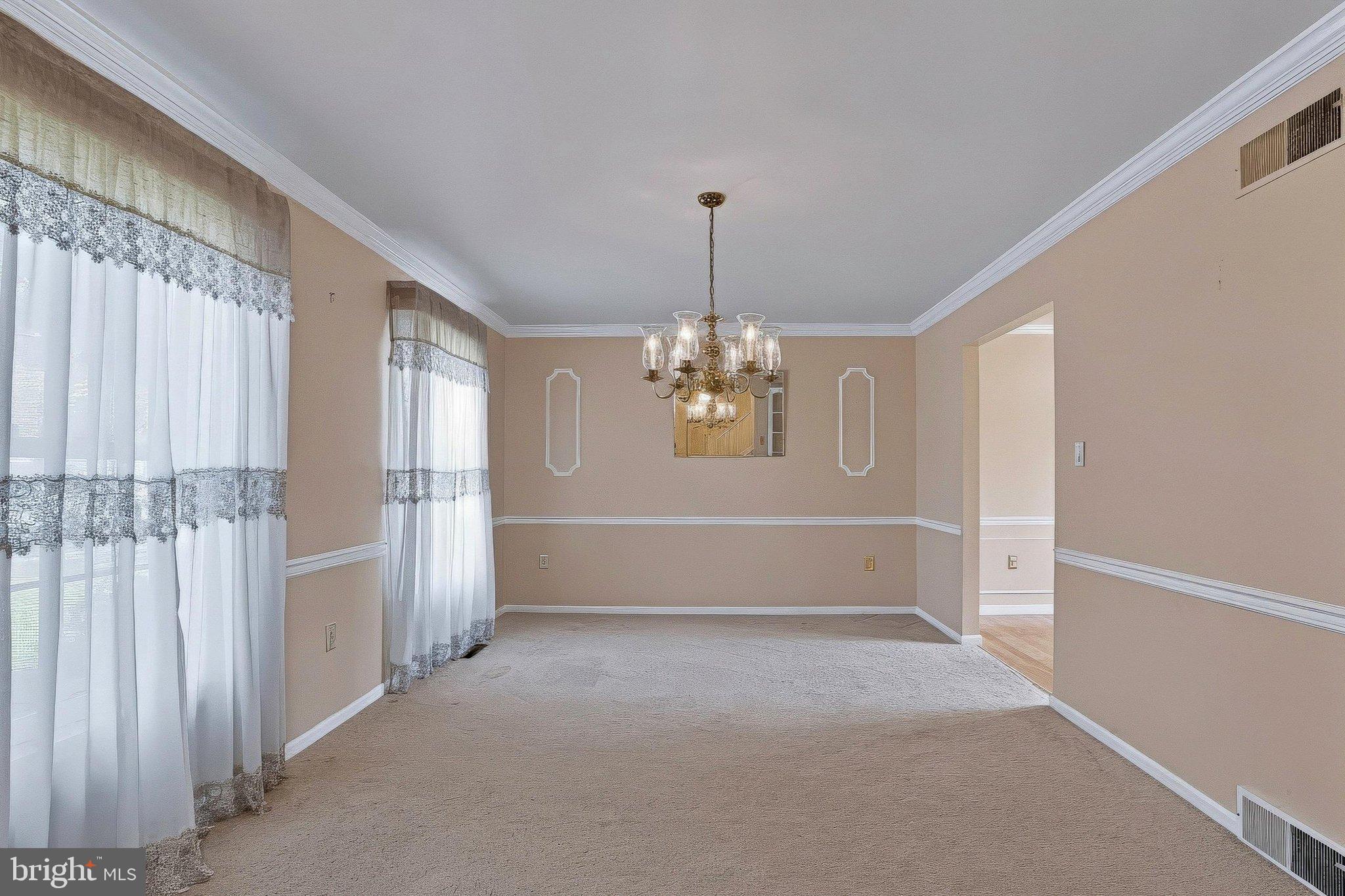 2282 FOREST HILLS DRIVE