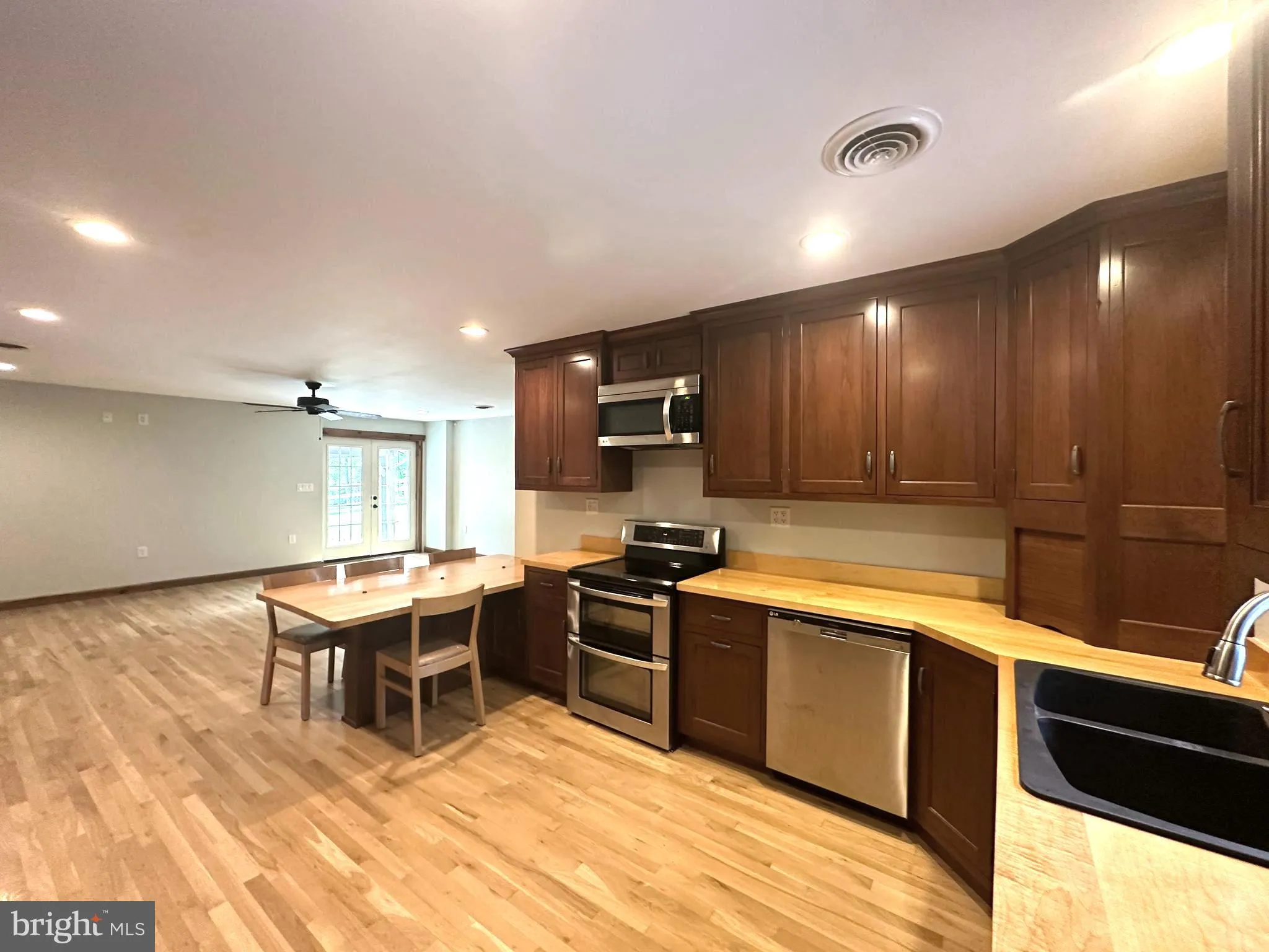 Frederick, Maryland 21703, United States, 2 Bedrooms Bedrooms, ,2 BathroomsBathrooms,Residential,Active,123505