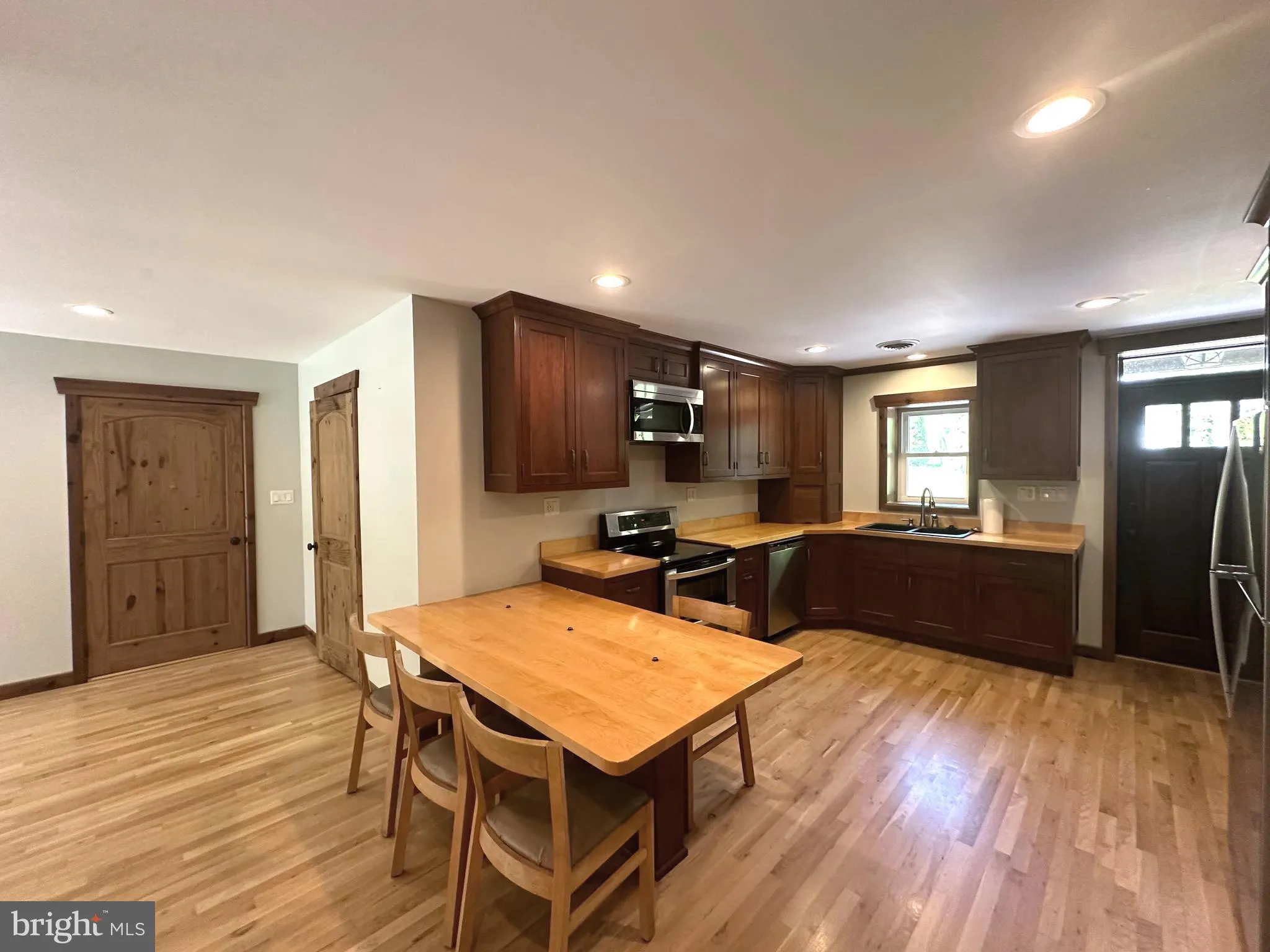 Frederick, Maryland 21703, United States, 2 Bedrooms Bedrooms, ,2 BathroomsBathrooms,Residential,Active,123505