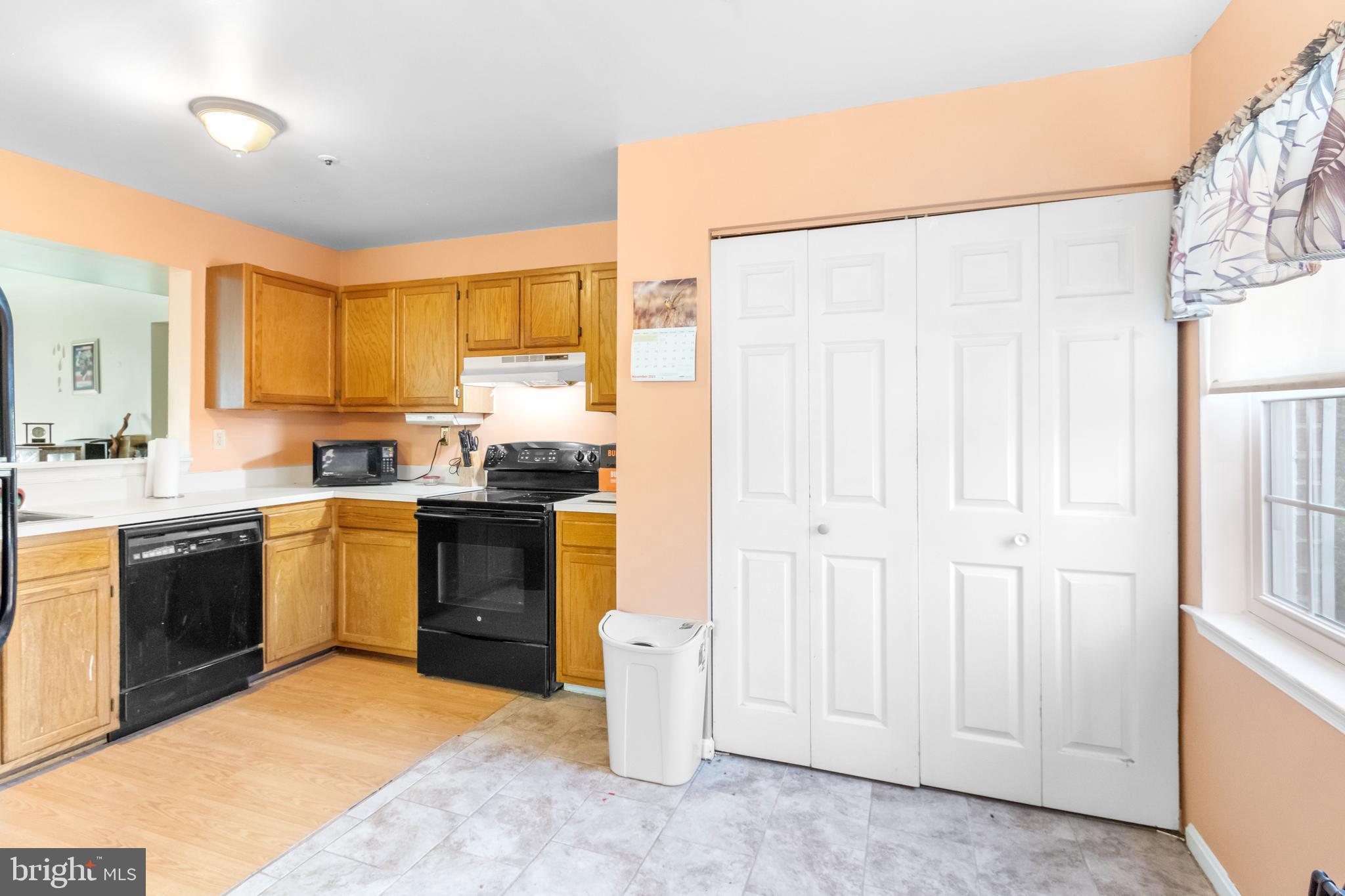 FOUNDERS WOODS CONDO - Residential