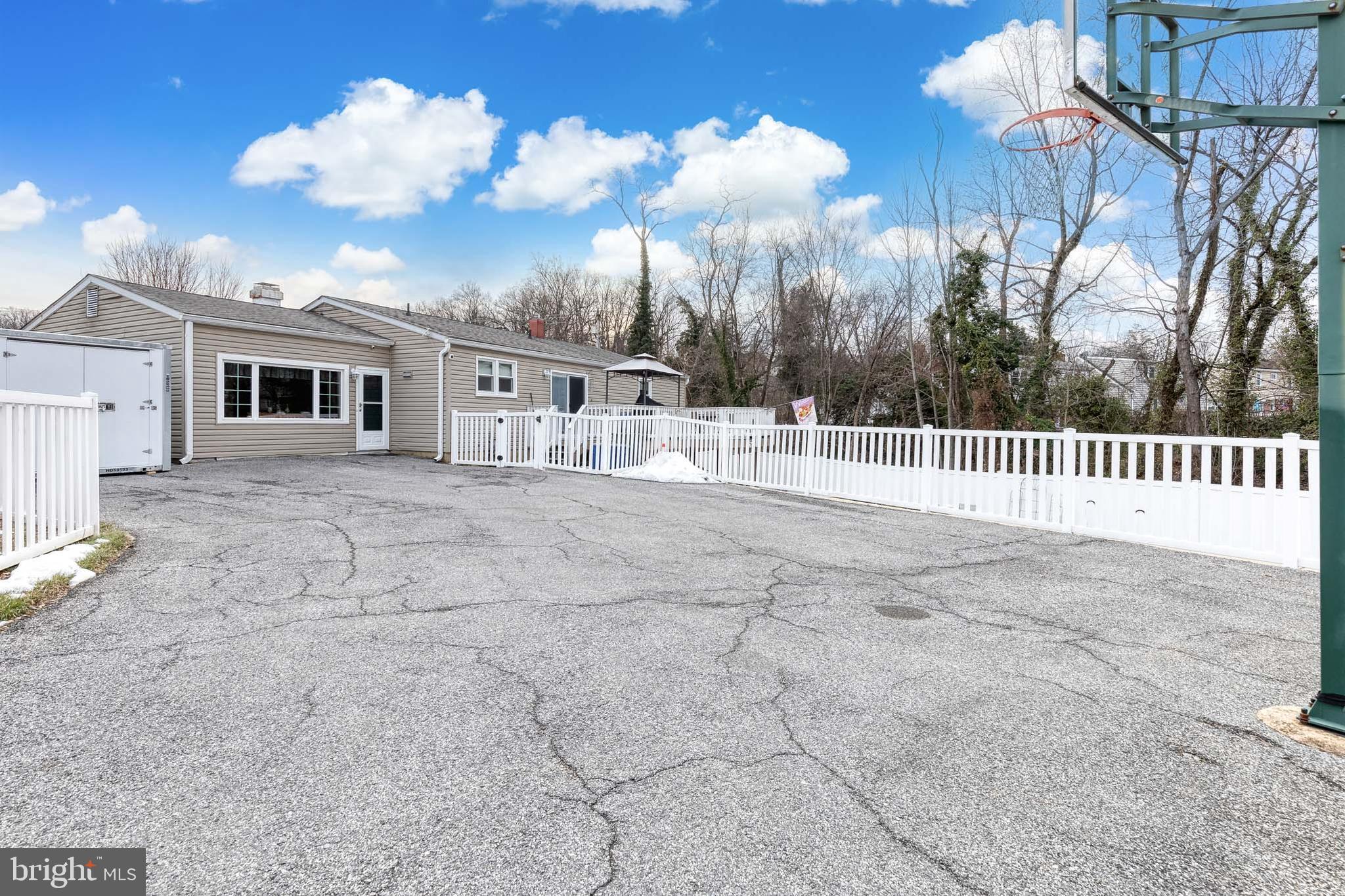 CANTONSVILLE - Residential