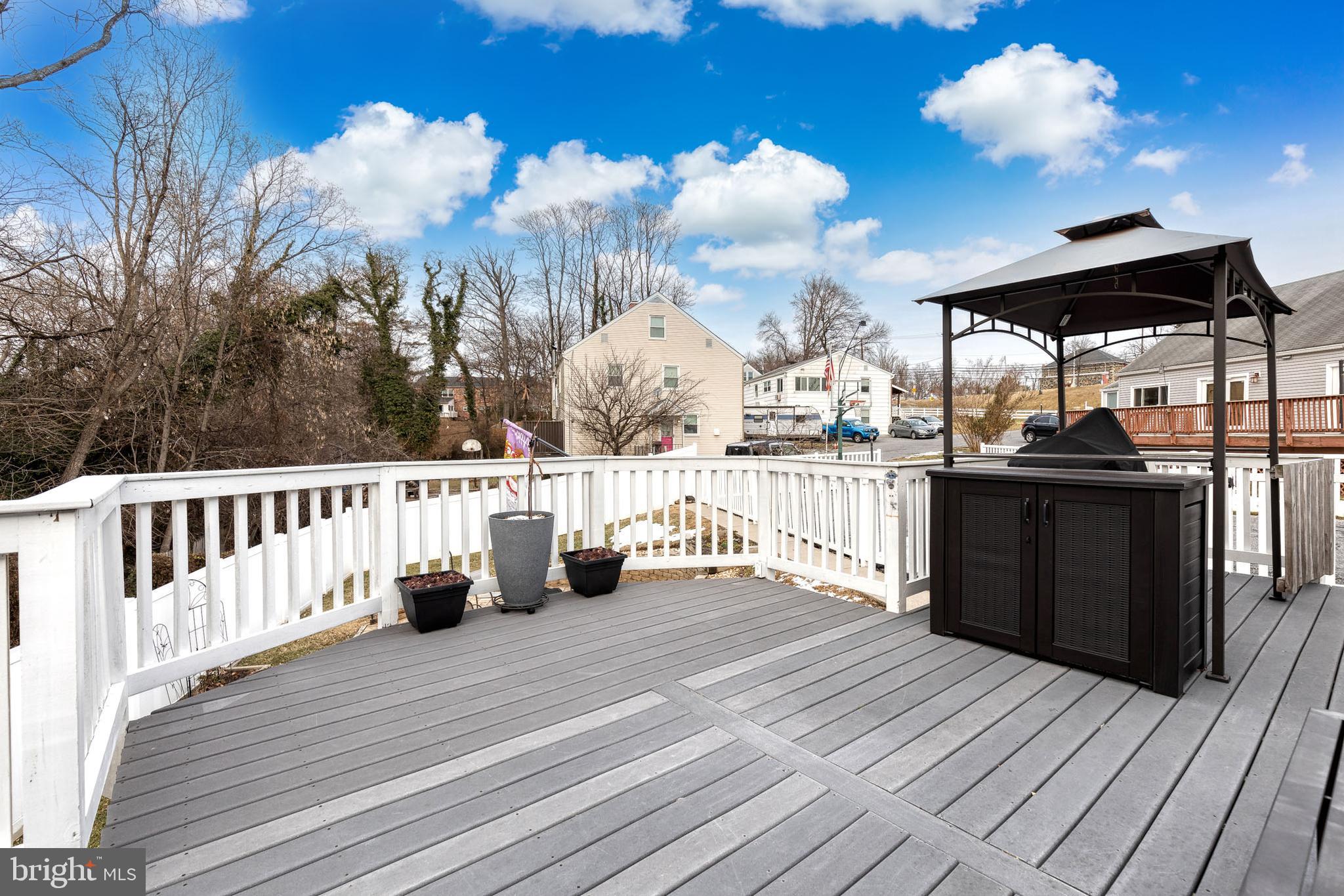 CANTONSVILLE - Residential