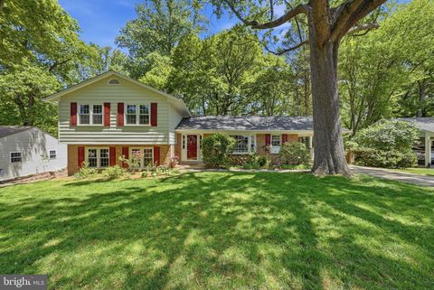 Photo of 2327 Riviera Drive, VIENNA, VA 22181 (MLS # VAFX2307868)
