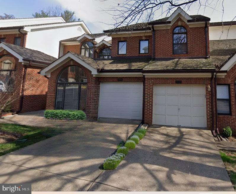 HAMPTONS OF MCLEAN - Residential