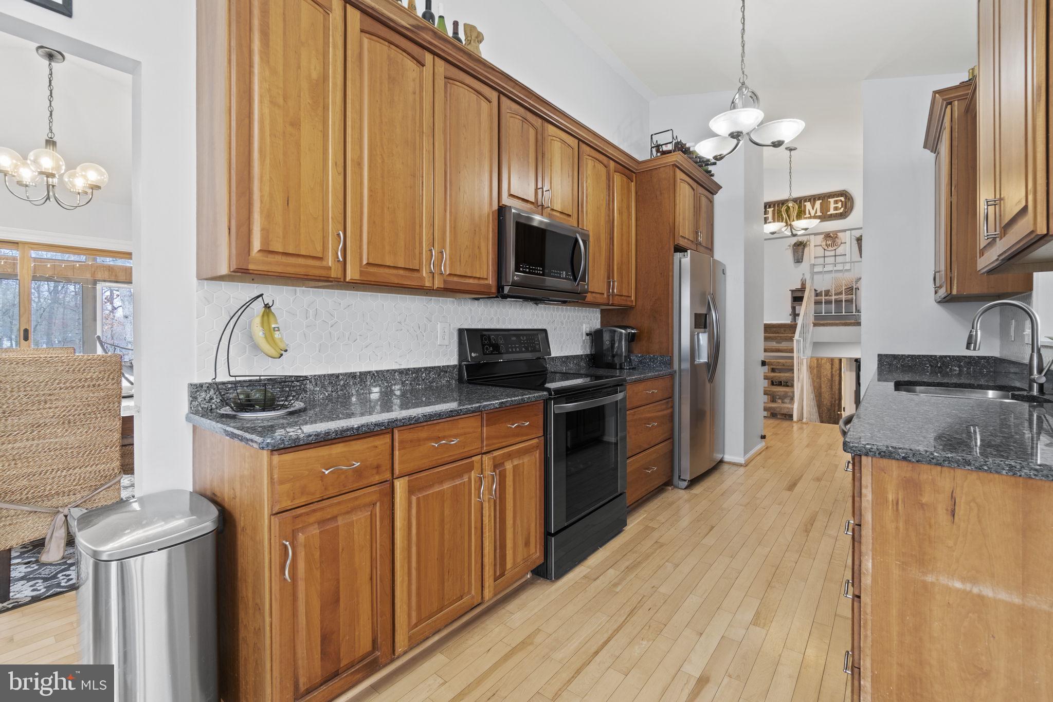 LAKE RIDGE/PROMONTRY OAK - Residential