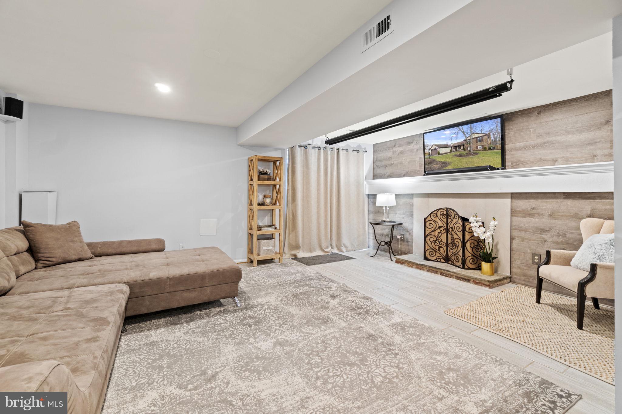 LAKE RIDGE/PROMONTRY OAK - Residential