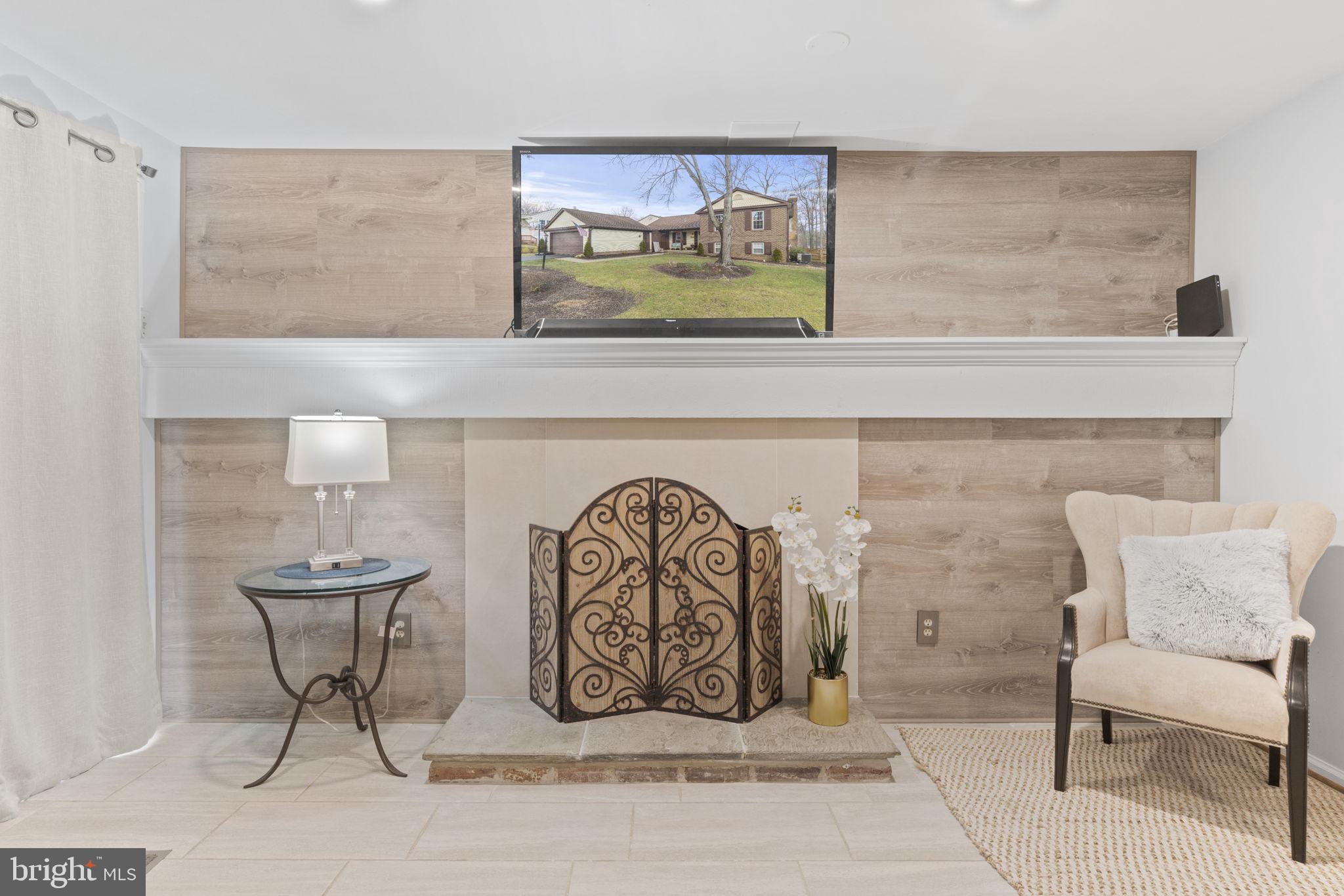 LAKE RIDGE/PROMONTRY OAK - Residential