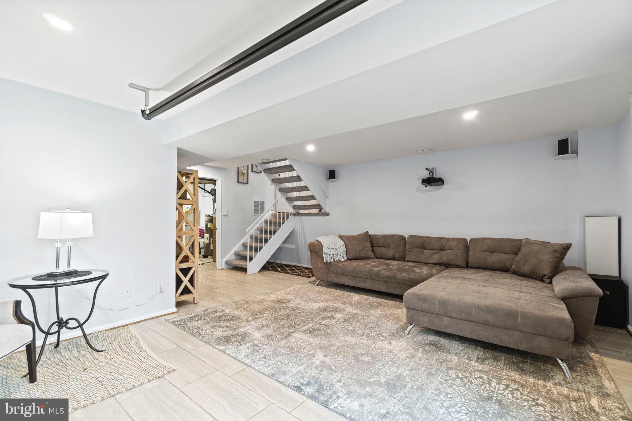 LAKE RIDGE/PROMONTRY OAK - Residential