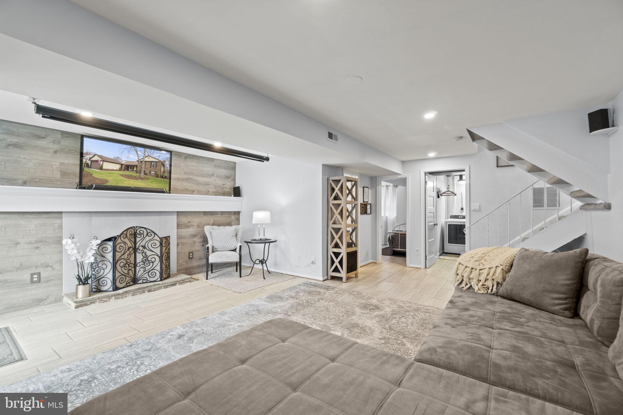 LAKE RIDGE/PROMONTRY OAK - Residential