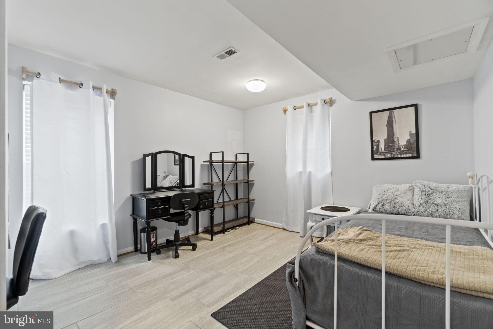 LAKE RIDGE/PROMONTRY OAK - Residential