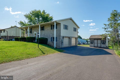 Homes For Sale - 403 Birch Ln Ln<br/> LEBANON, PA 17046