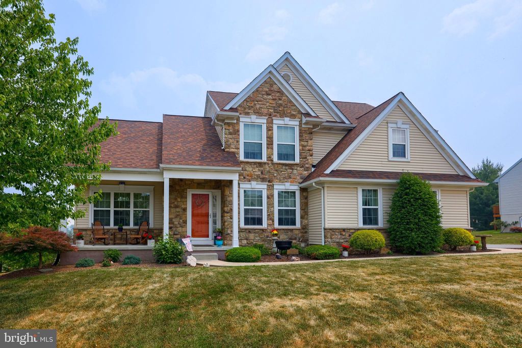 Photo of 111 SUMMERLYN DR, EPHRATA, PA 17522 (MLS # PALA2036328)