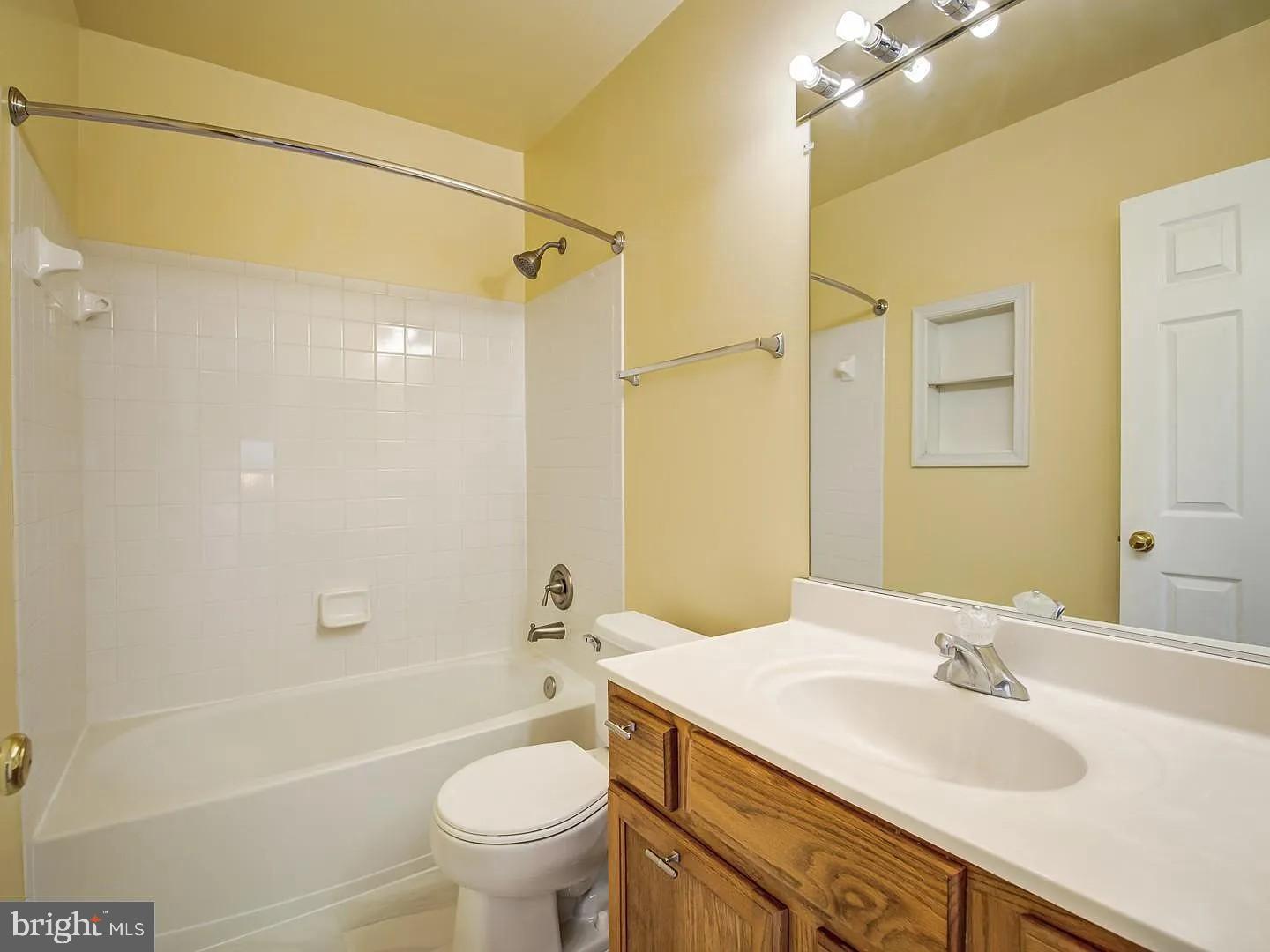 BLOOMS CROSSING - Residential Lease