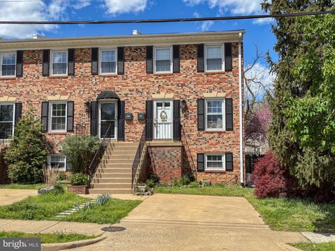 216 DUNCAN AVENUE ALEXANDRIA VA 22301