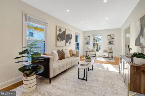 216 DUNCAN AVENUE ALEXANDRIA VA 22301