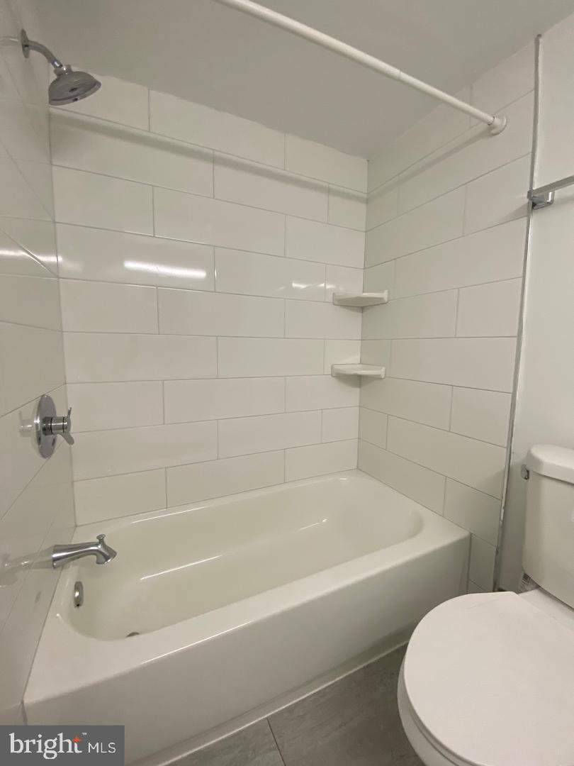 YORKTOWNE SQUARE - Residential Lease