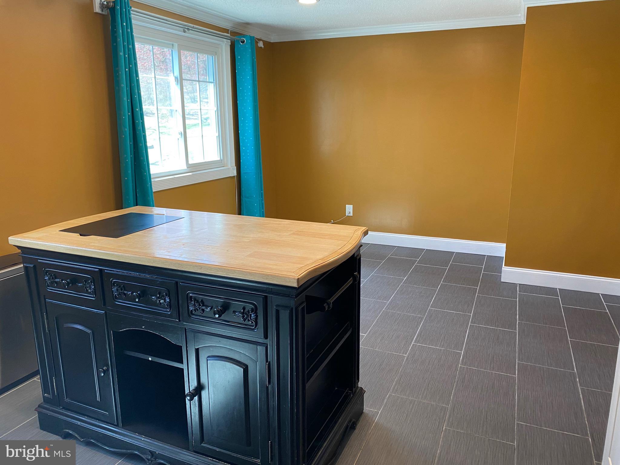 D EVEREUX WEST - Residential Lease