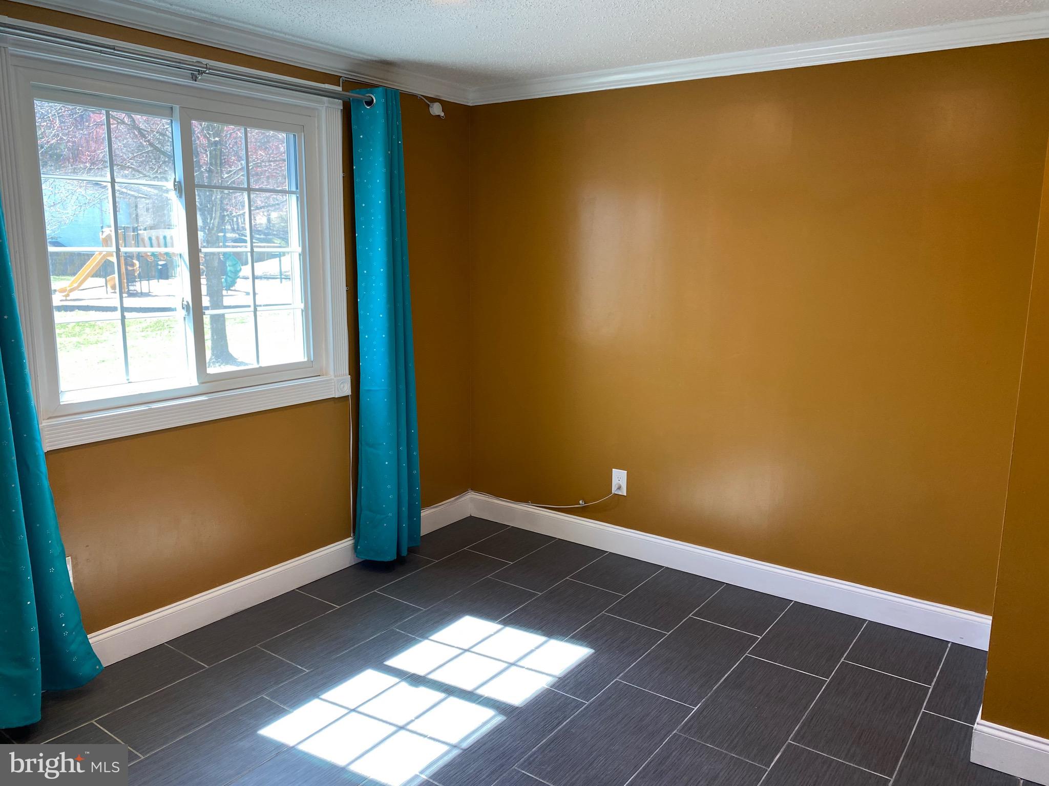 D EVEREUX WEST - Residential Lease