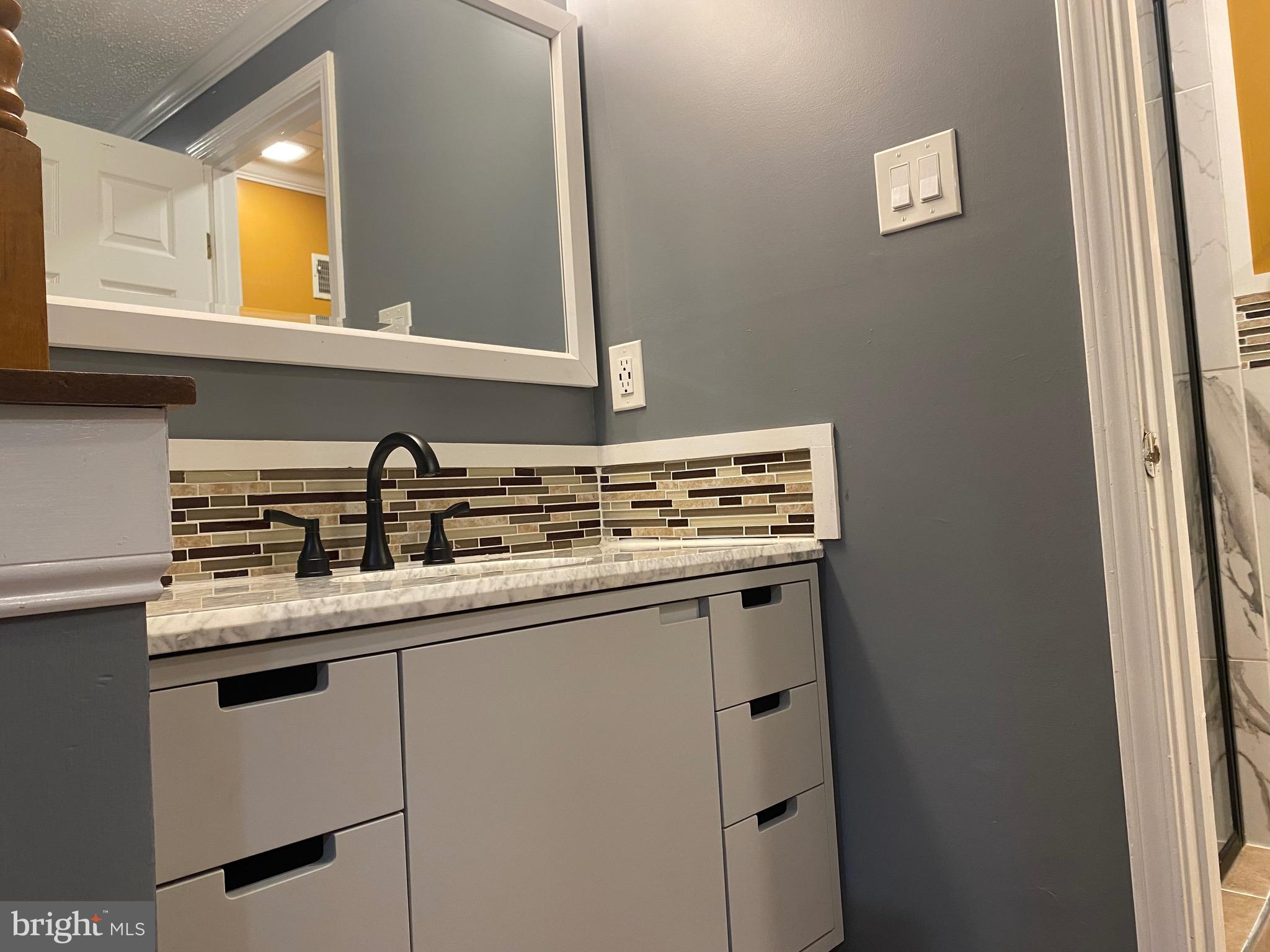 D EVEREUX WEST - Residential Lease