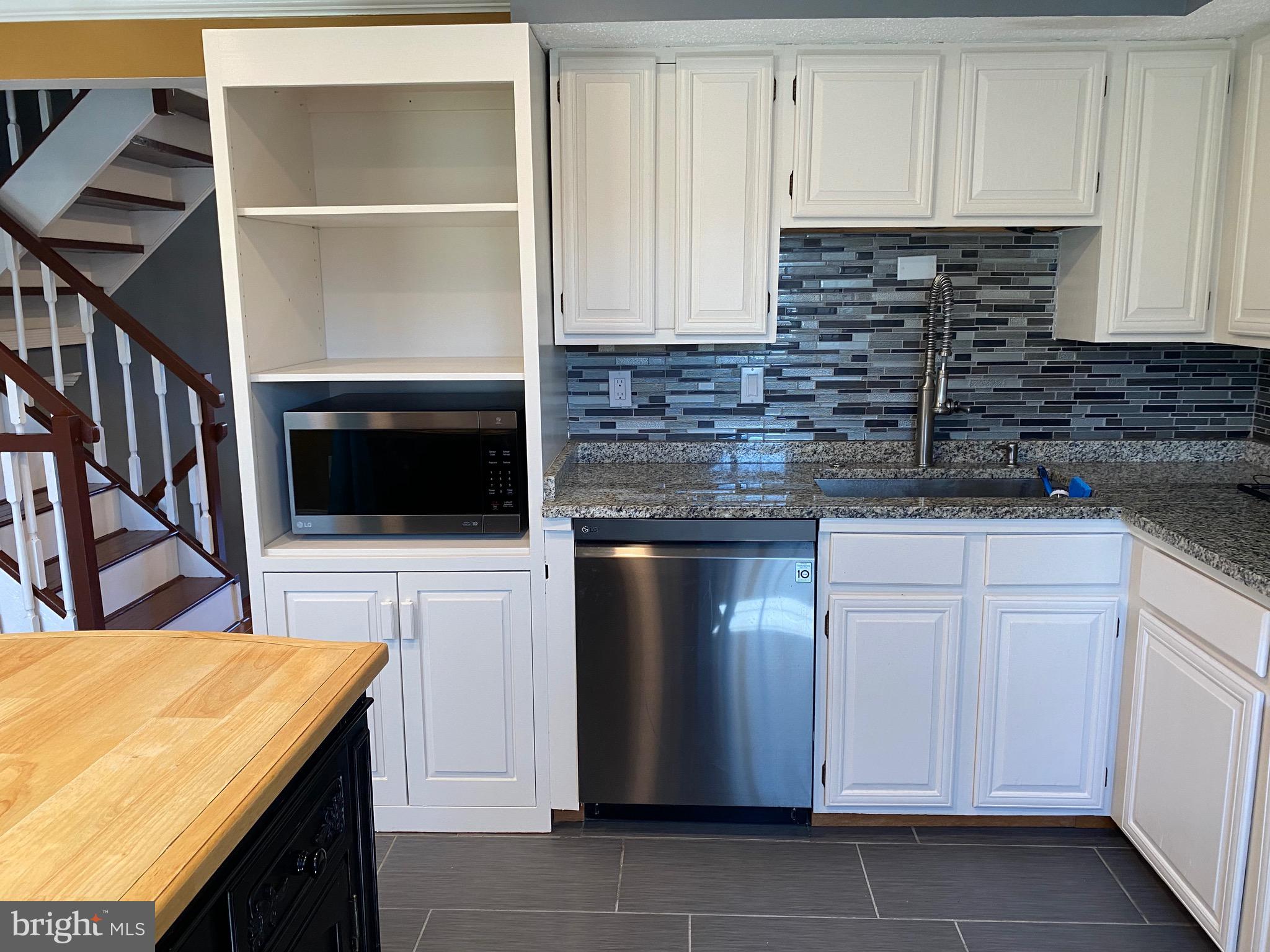 D EVEREUX WEST - Residential Lease