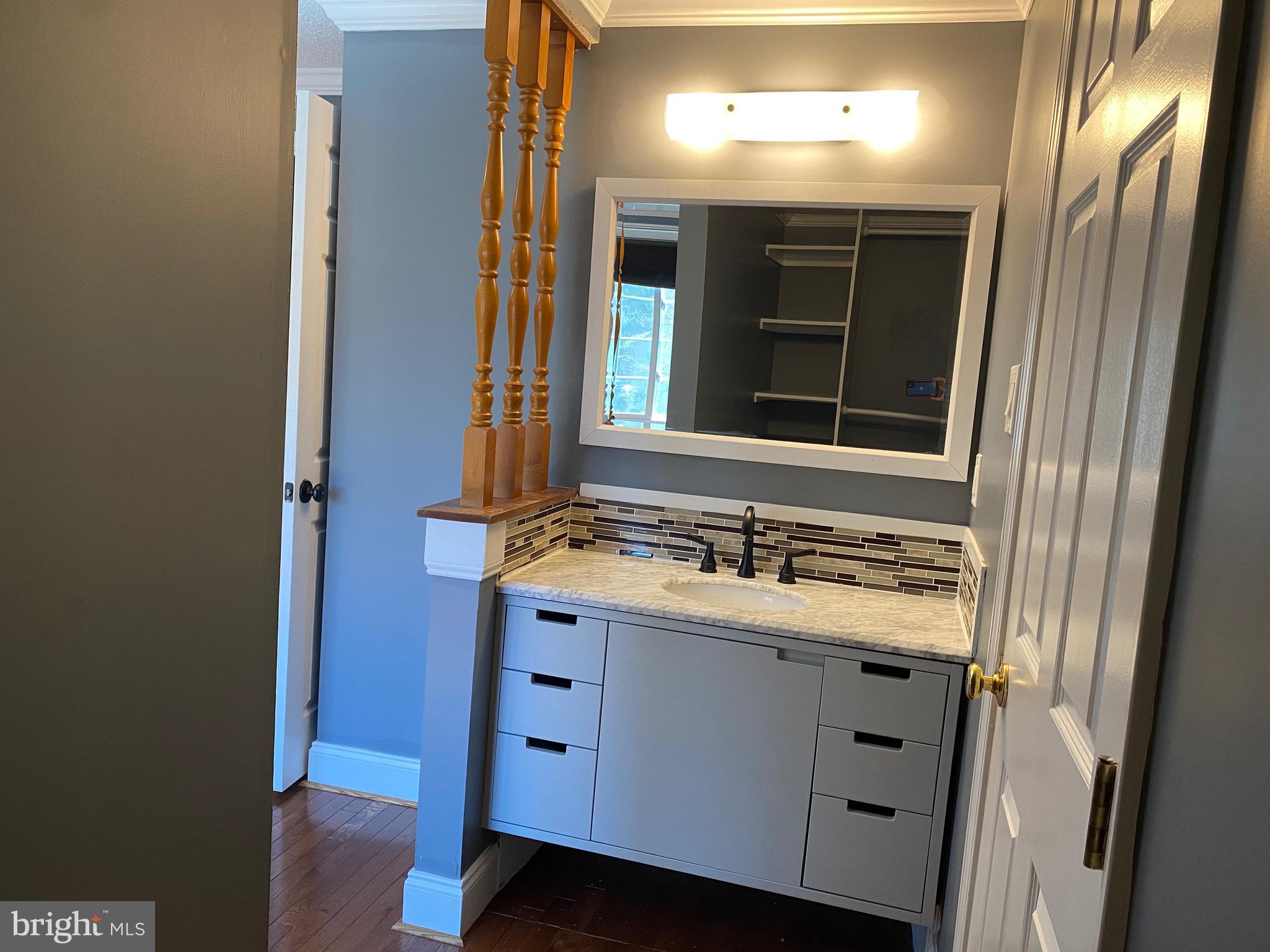 D EVEREUX WEST - Residential Lease