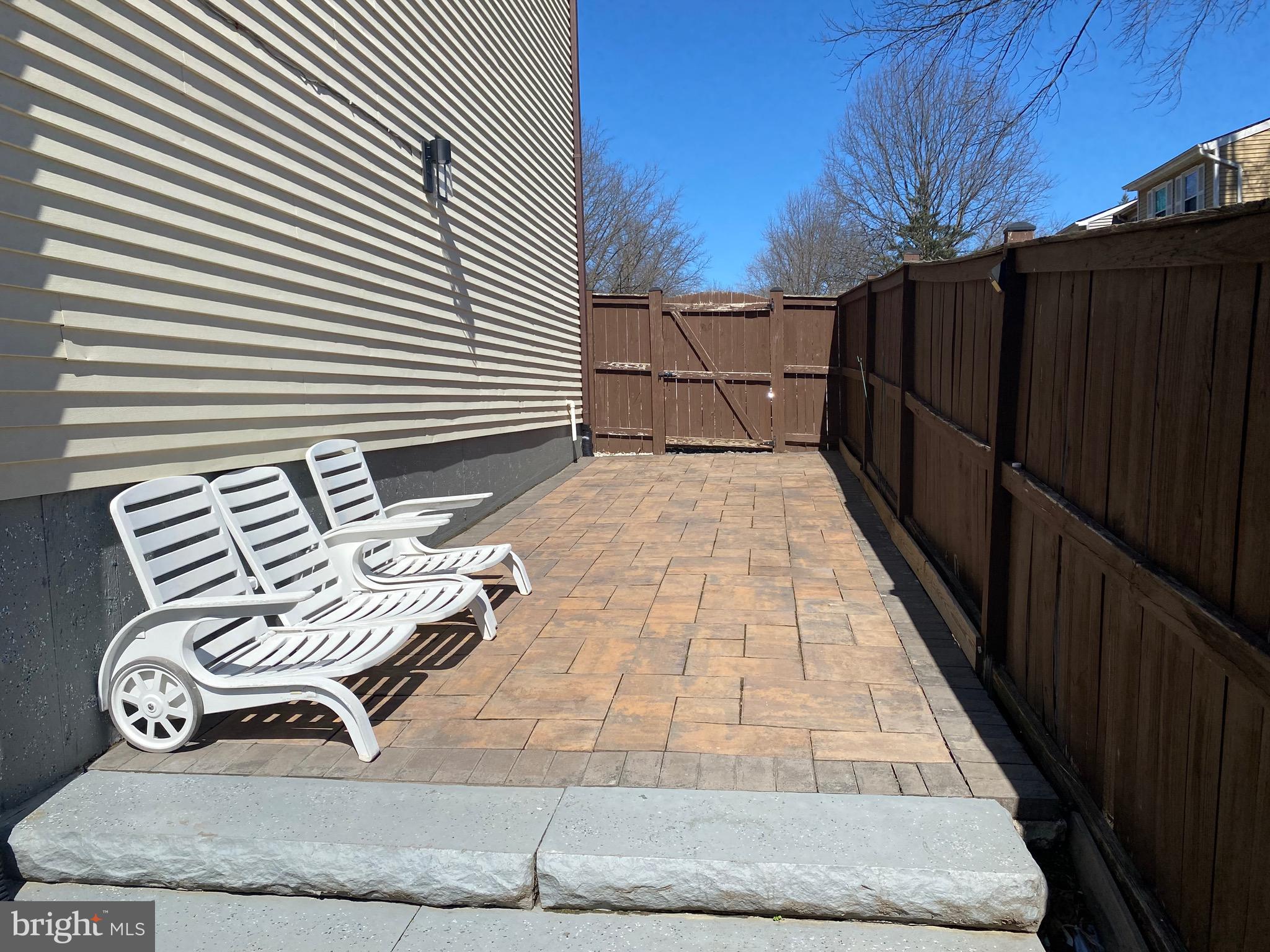 D EVEREUX WEST - Residential Lease