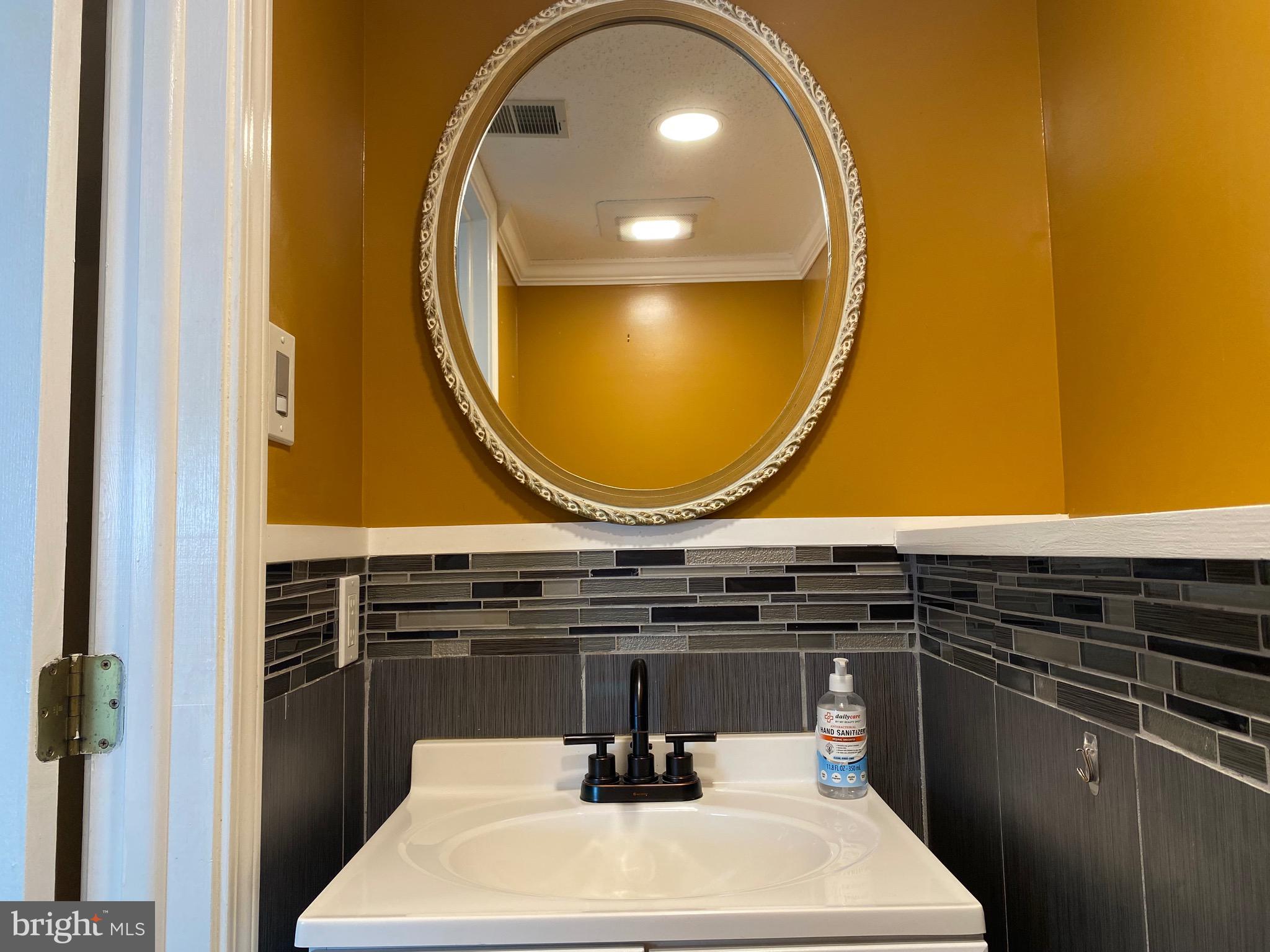 D EVEREUX WEST - Residential Lease