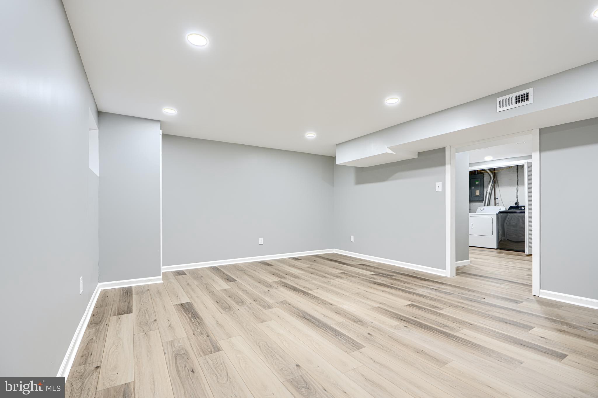 PINEDALE WOODS - Residential Lease