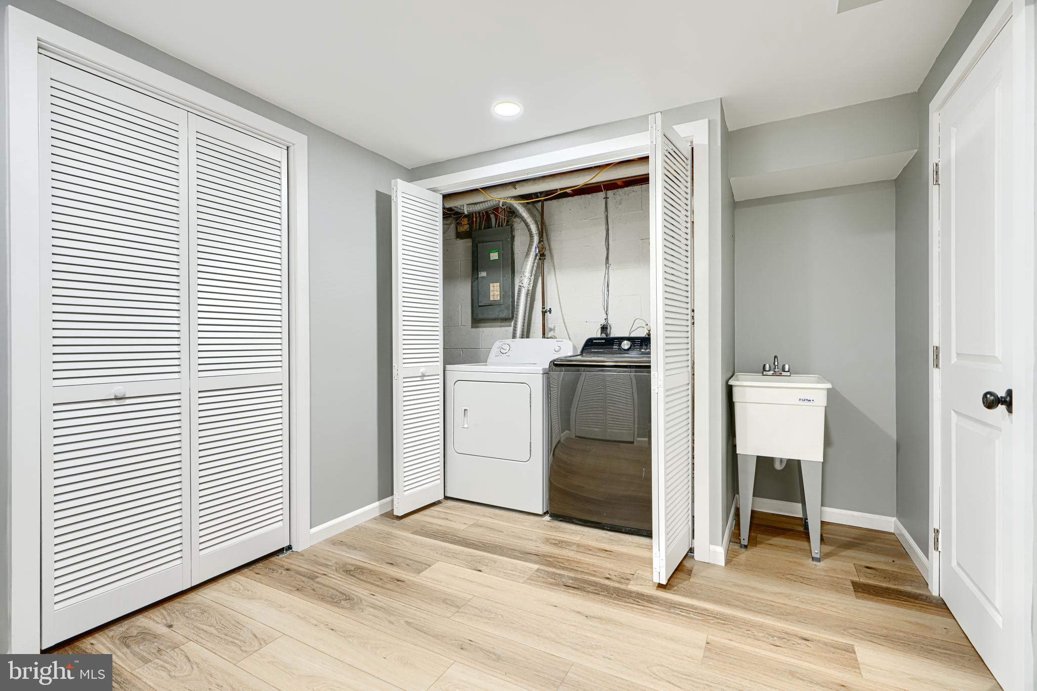 PINEDALE WOODS - Residential Lease