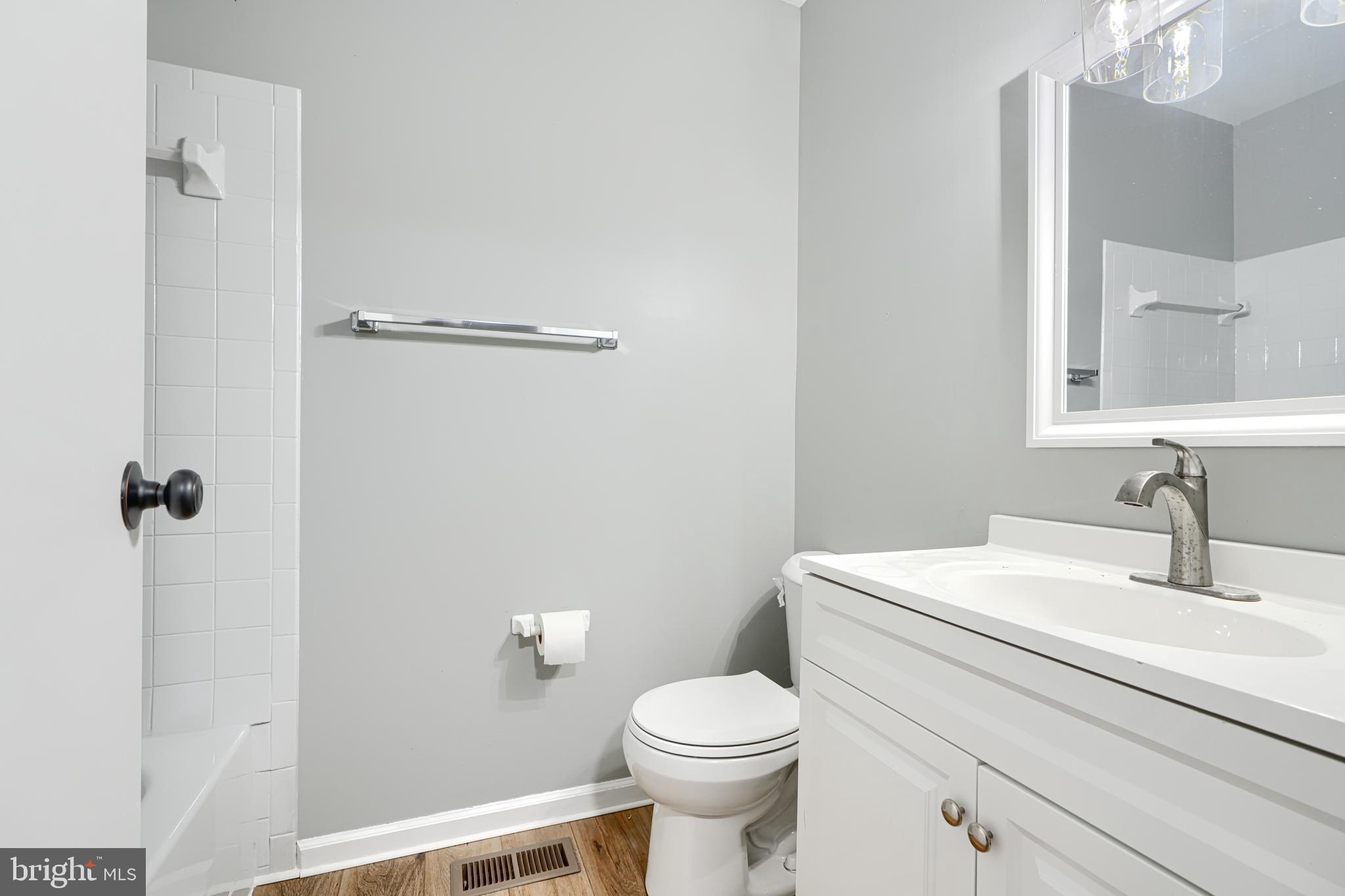 PINEDALE WOODS - Residential Lease