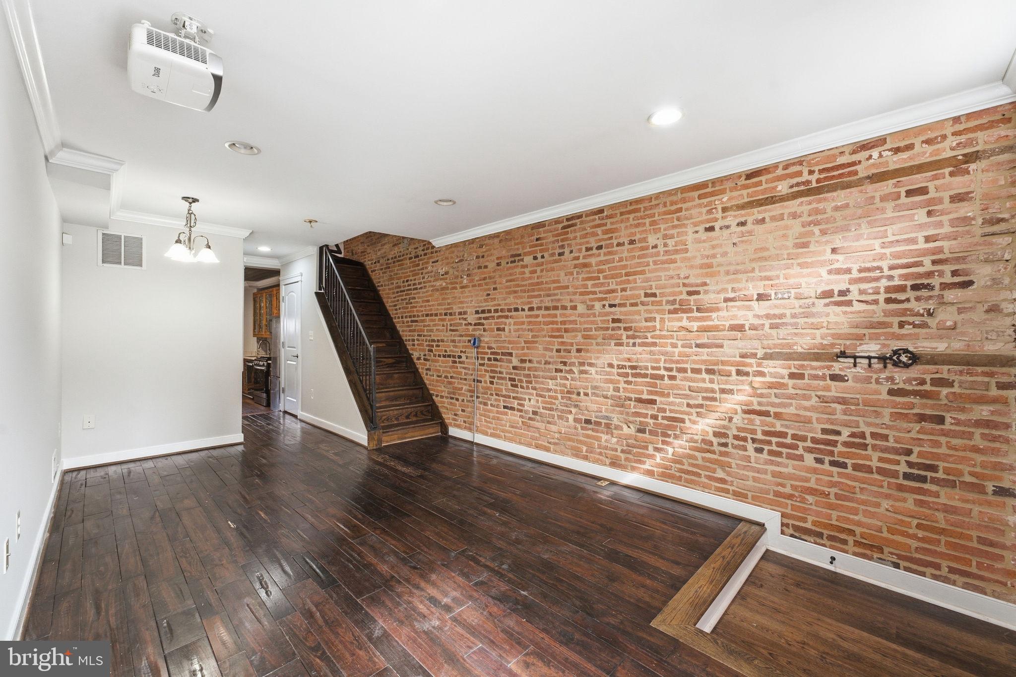1210 HULL STREET
