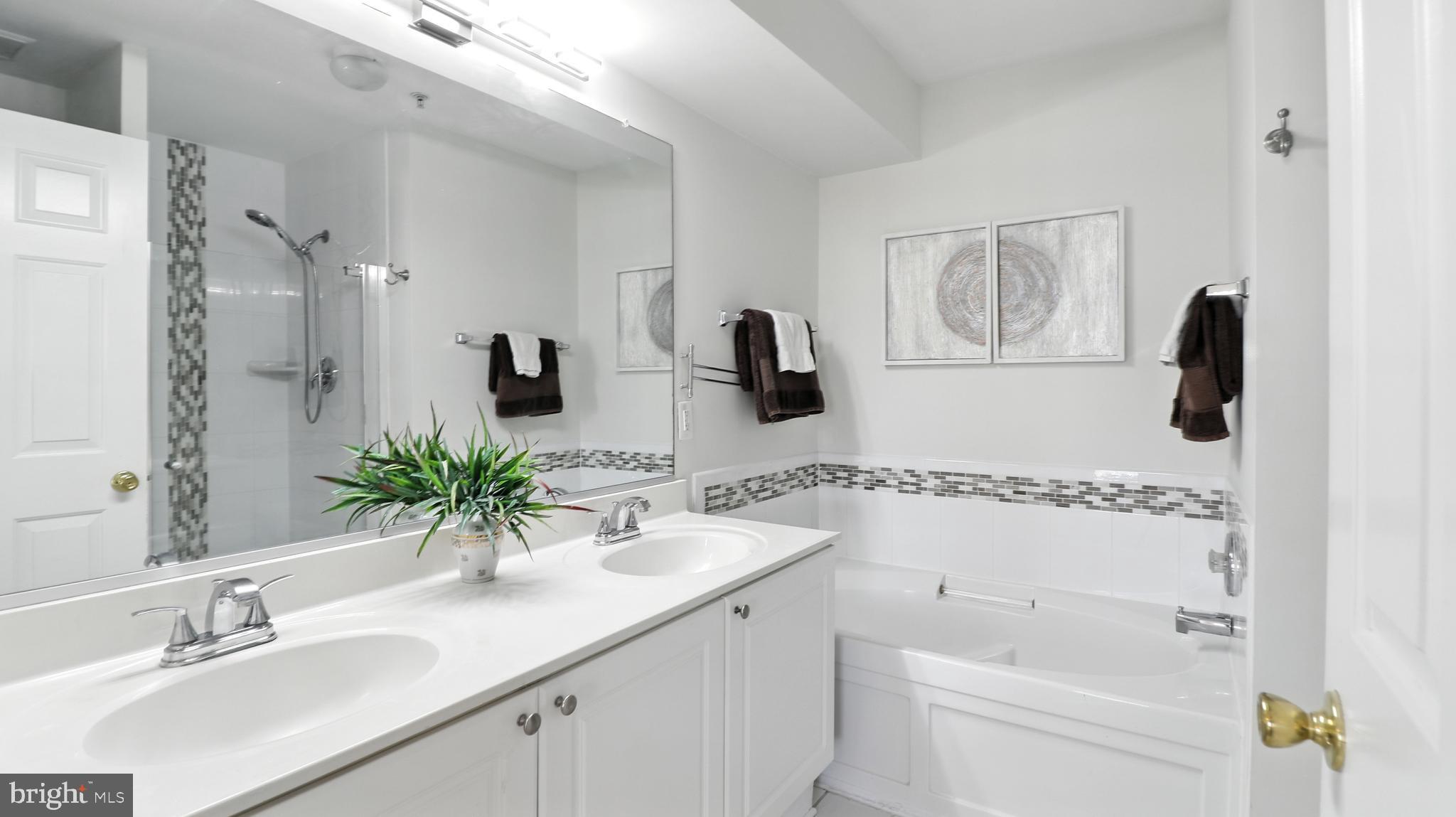 MONROE - Residential Lease