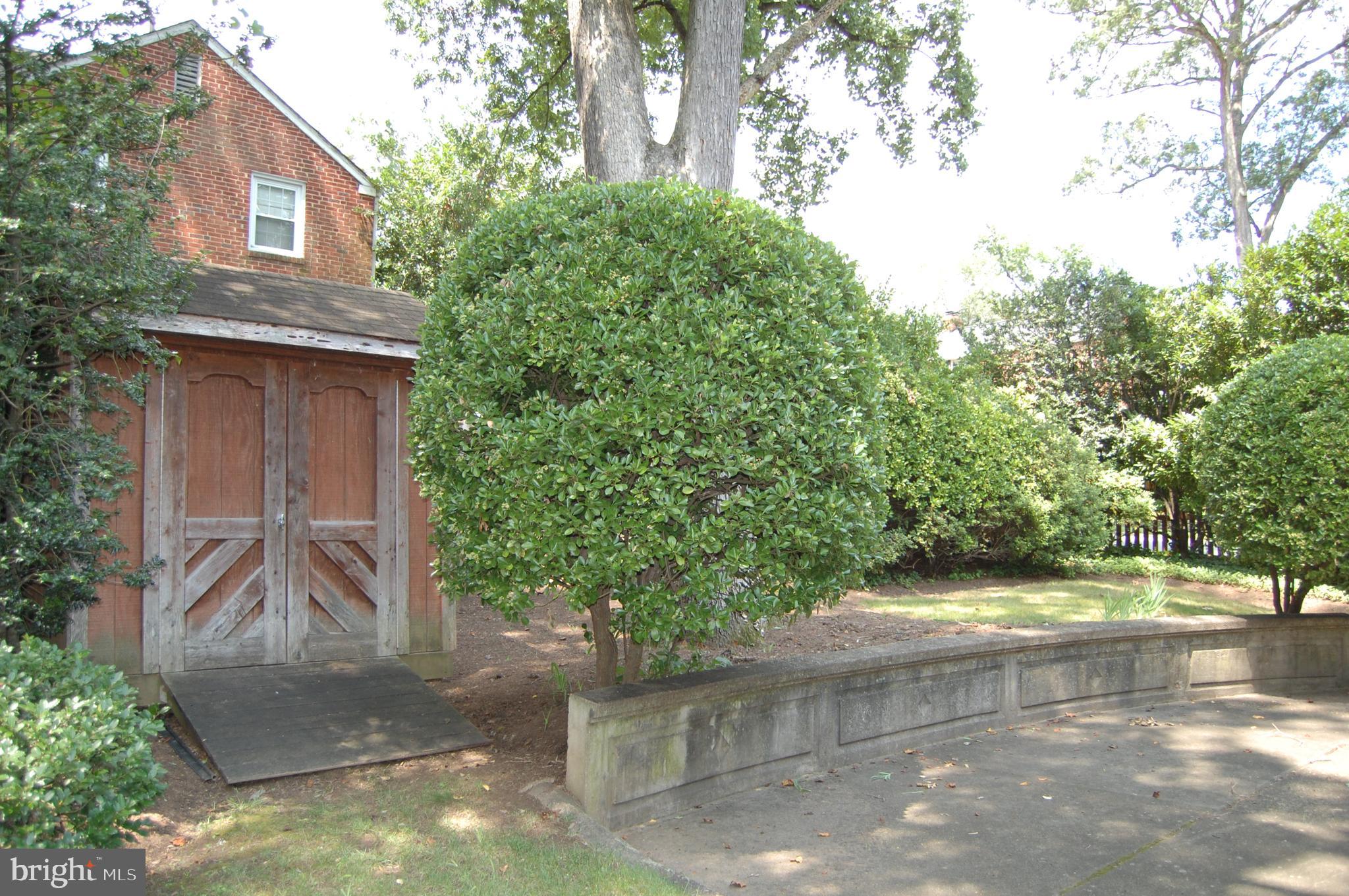 MADISON MANOR - Residential Lease