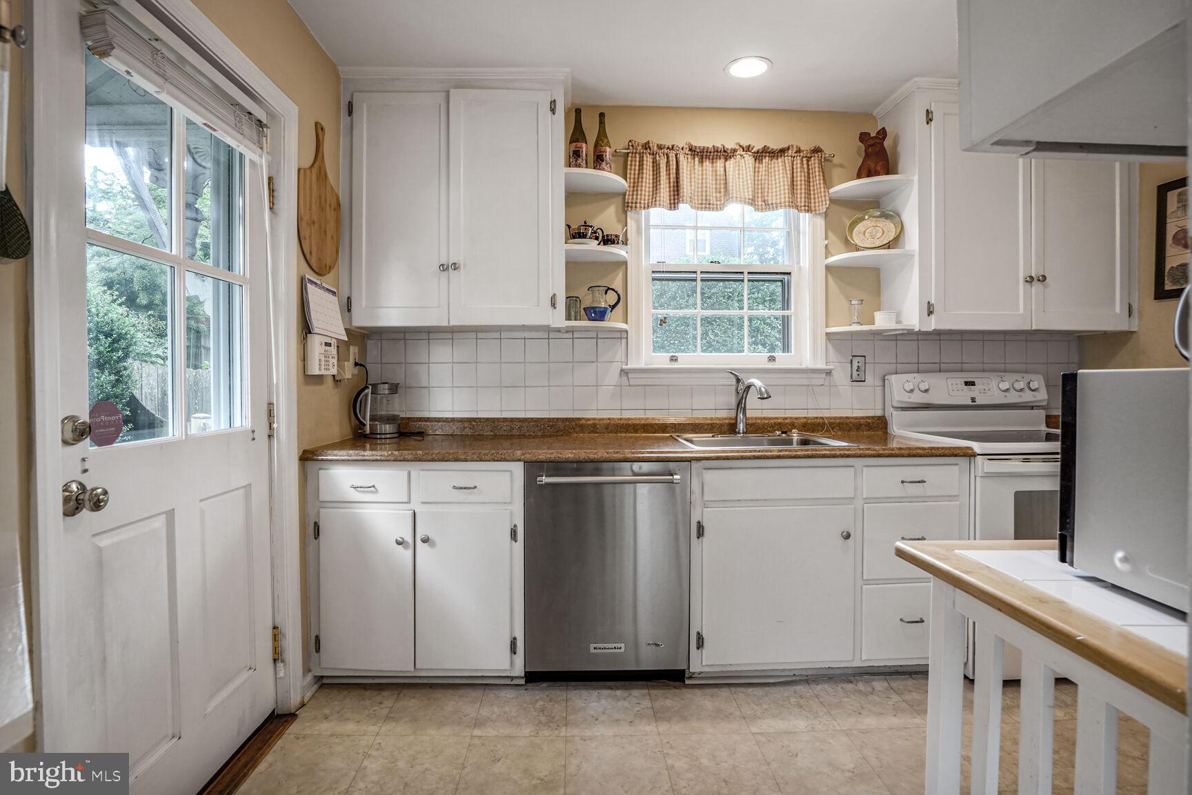 MADISON MANOR - Residential Lease