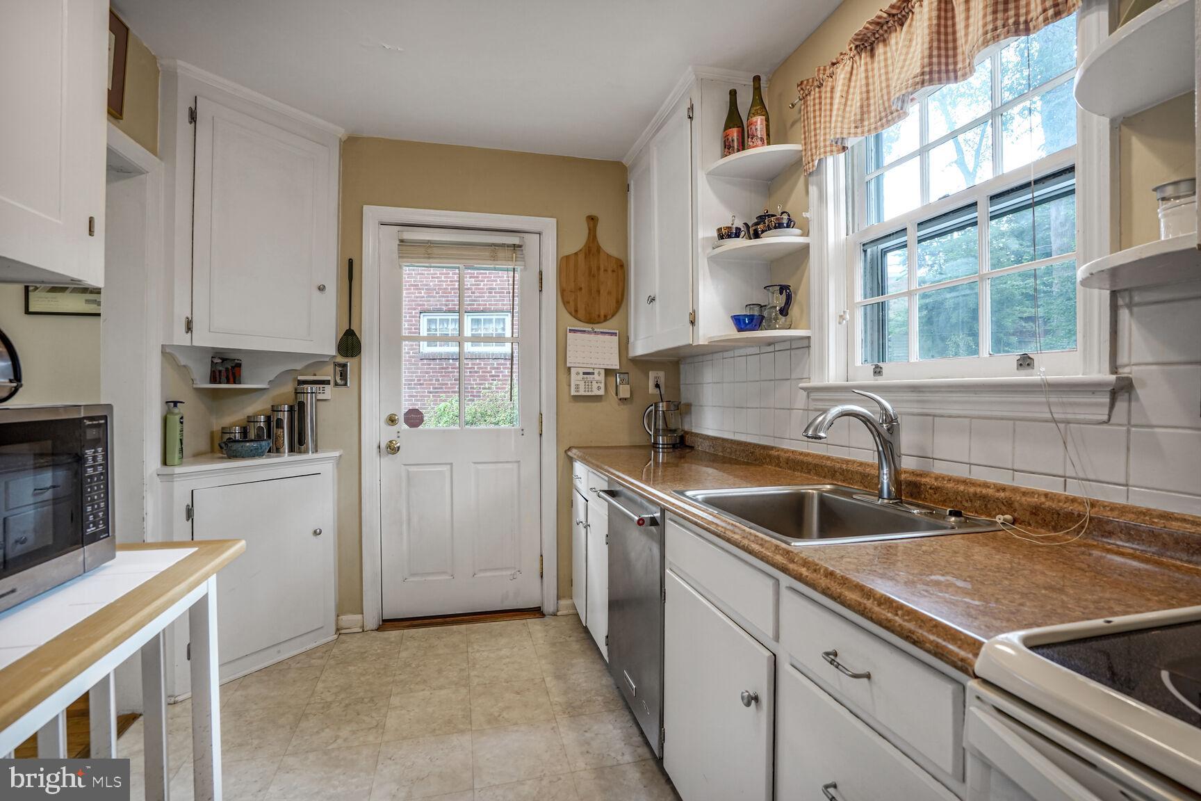 MADISON MANOR - Residential Lease