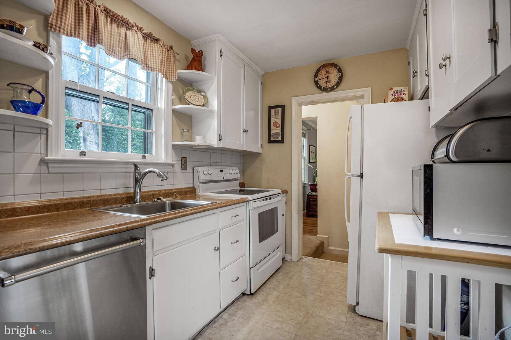 MADISON MANOR - Residential Lease