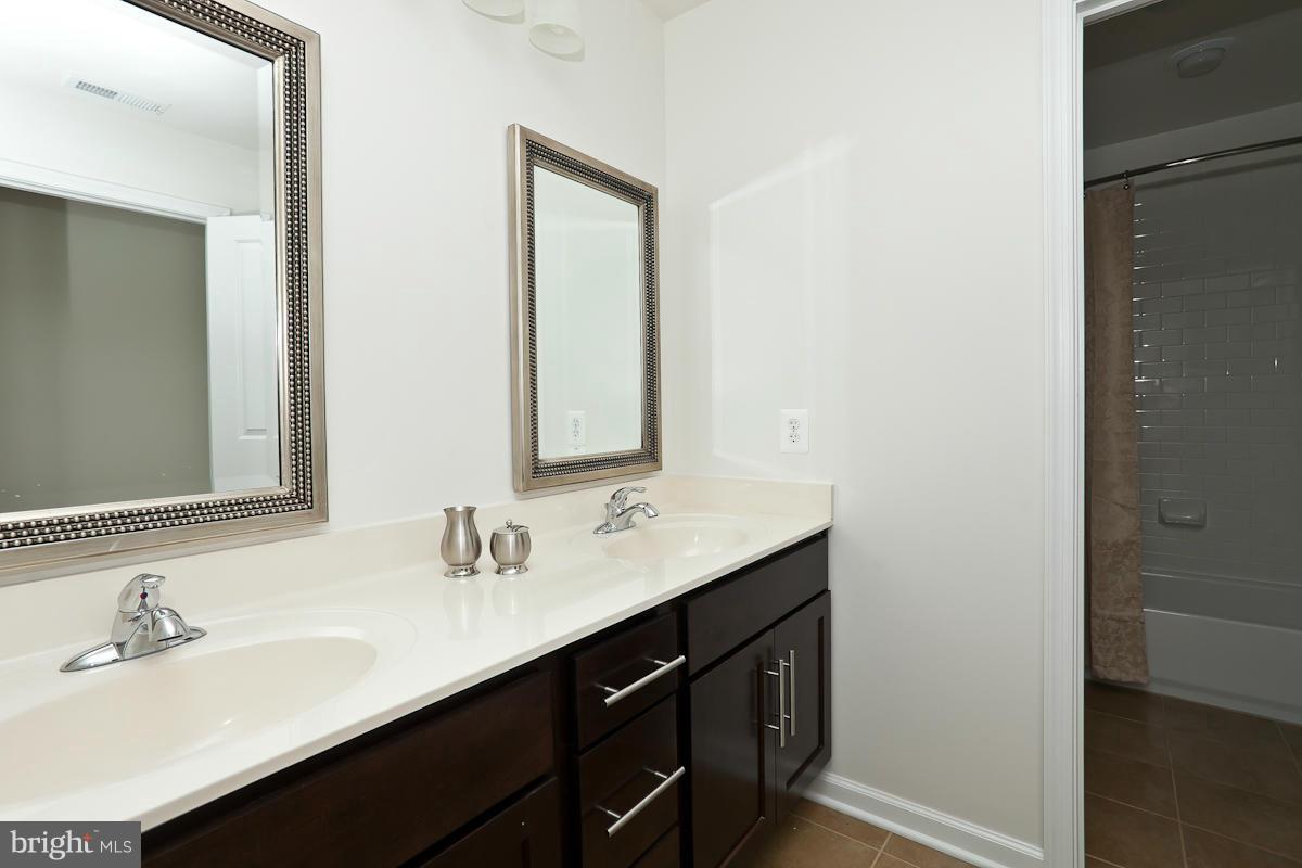 BARCLAY - Residential