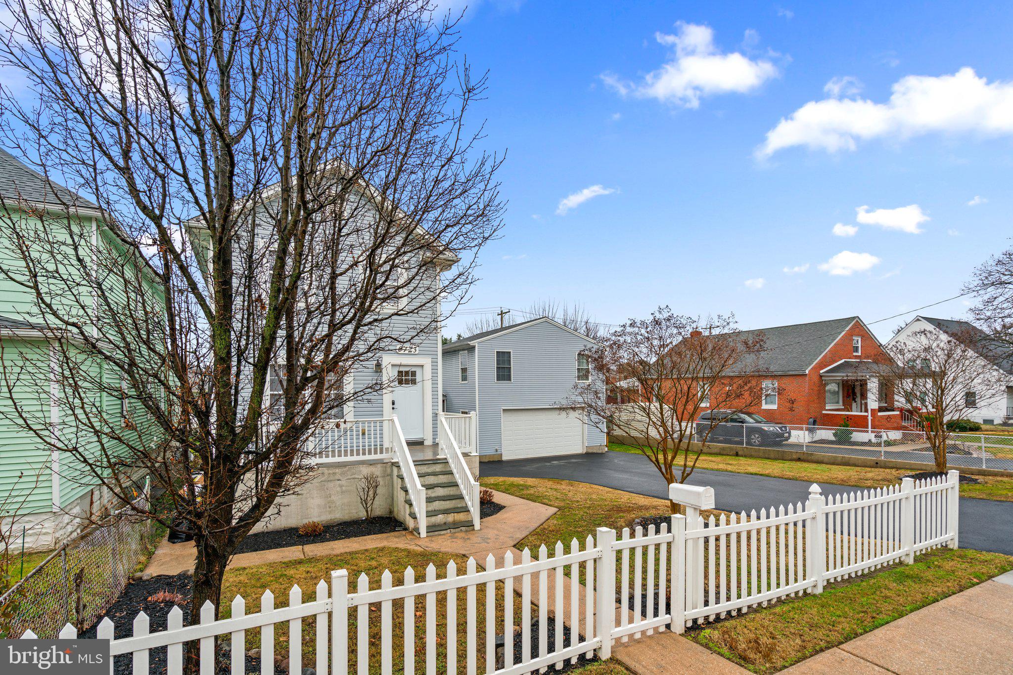 FAIRLAWN - Residential