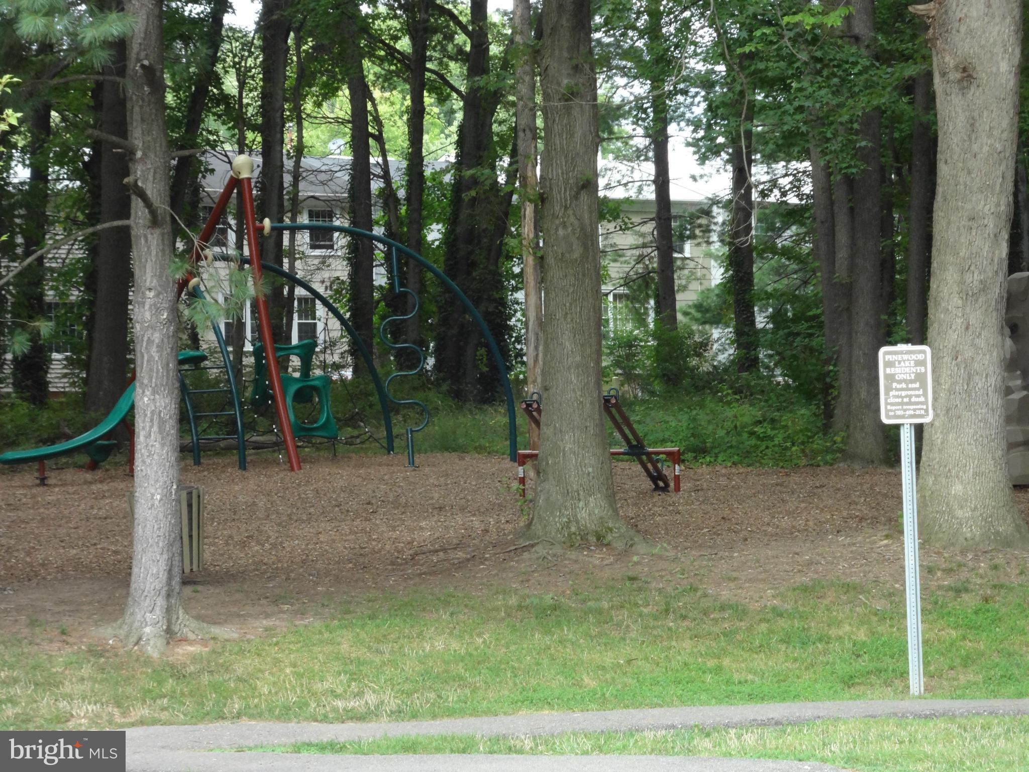 PINEWOOD LAKE - Residential