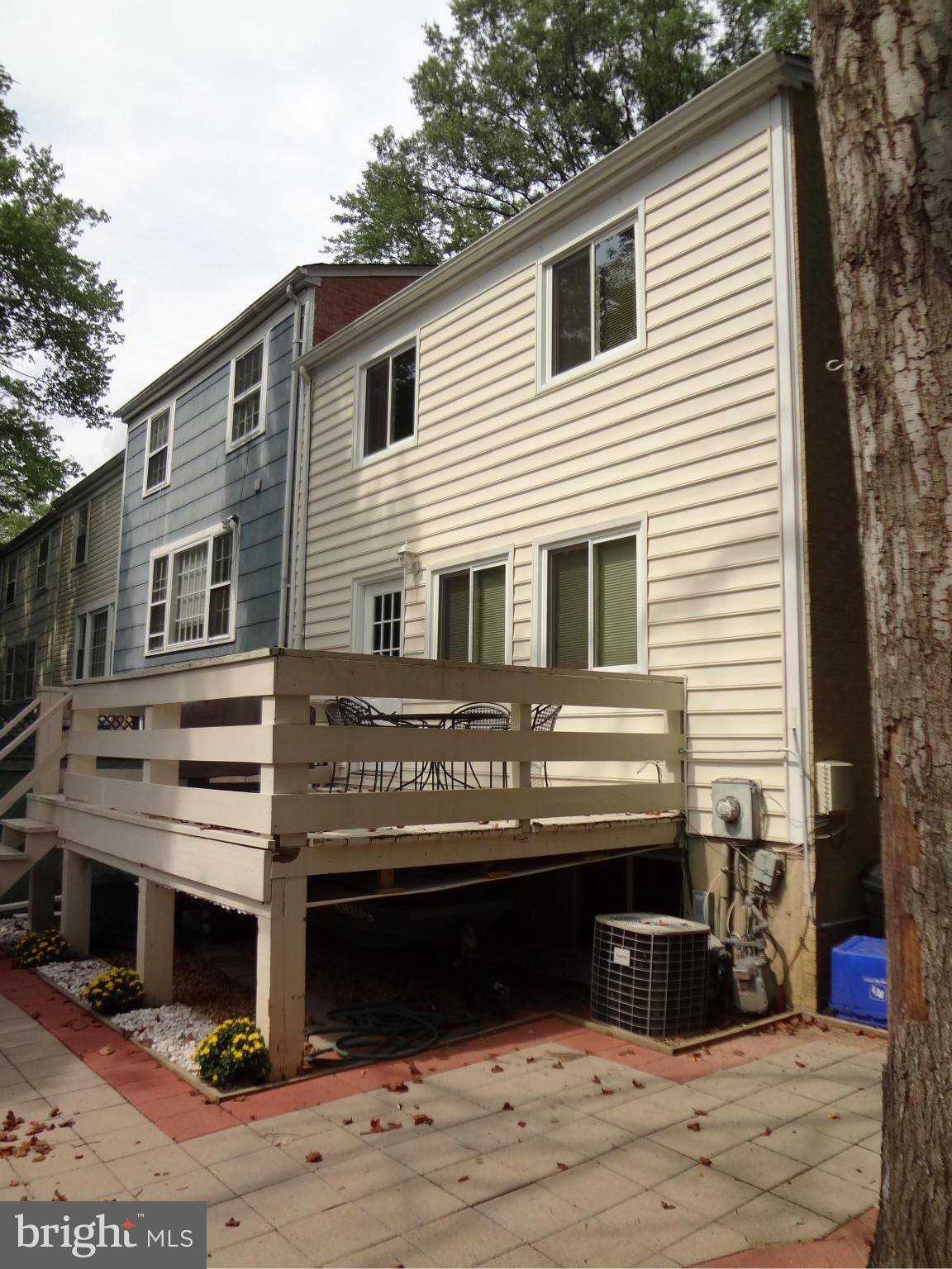 PINEWOOD LAKE - Residential
